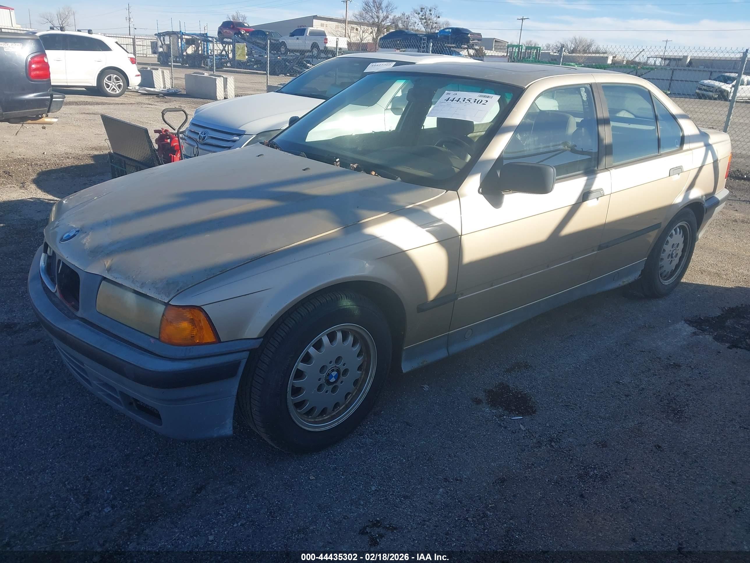 BMW 325 image 2
