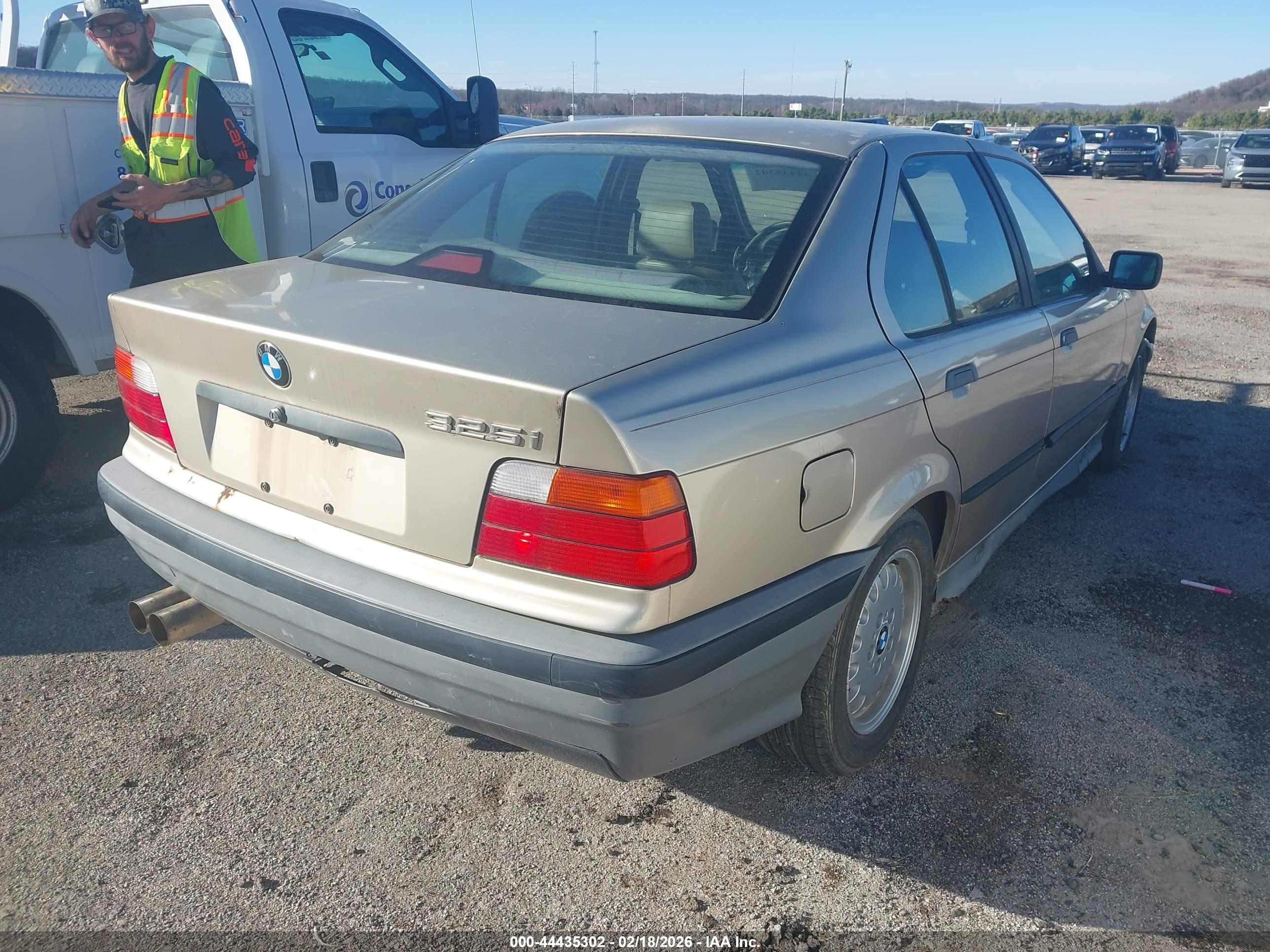 BMW 325 image 4