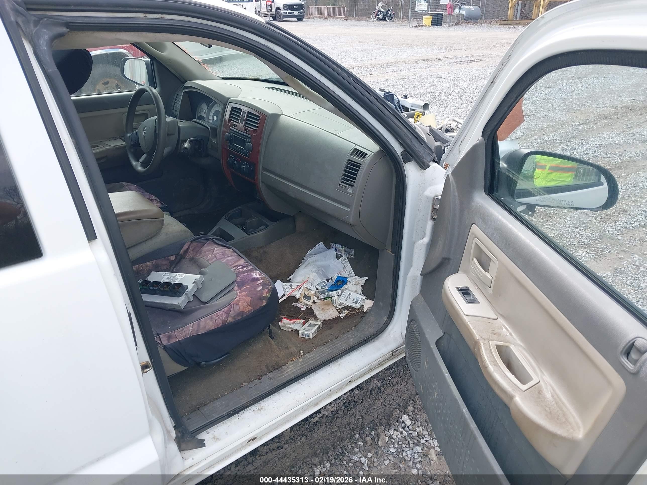 DODGE DAKOTA image 5