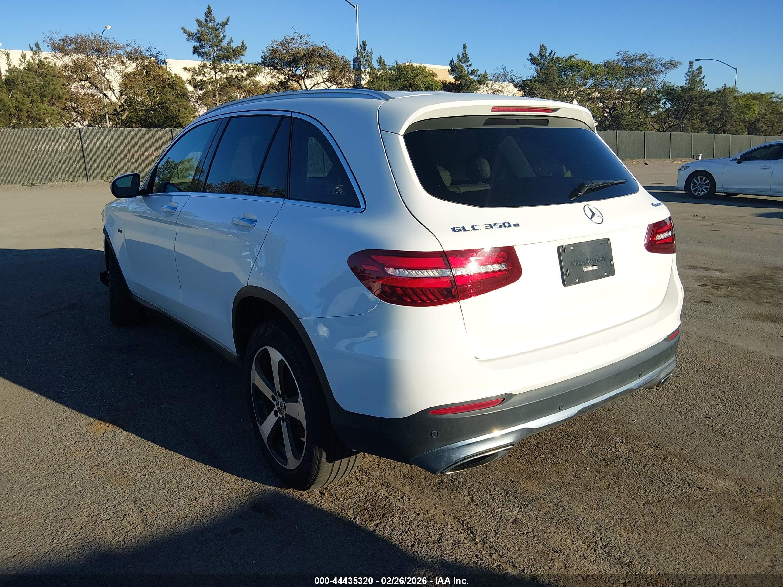 MERCEDES-BENZ GLC image 3