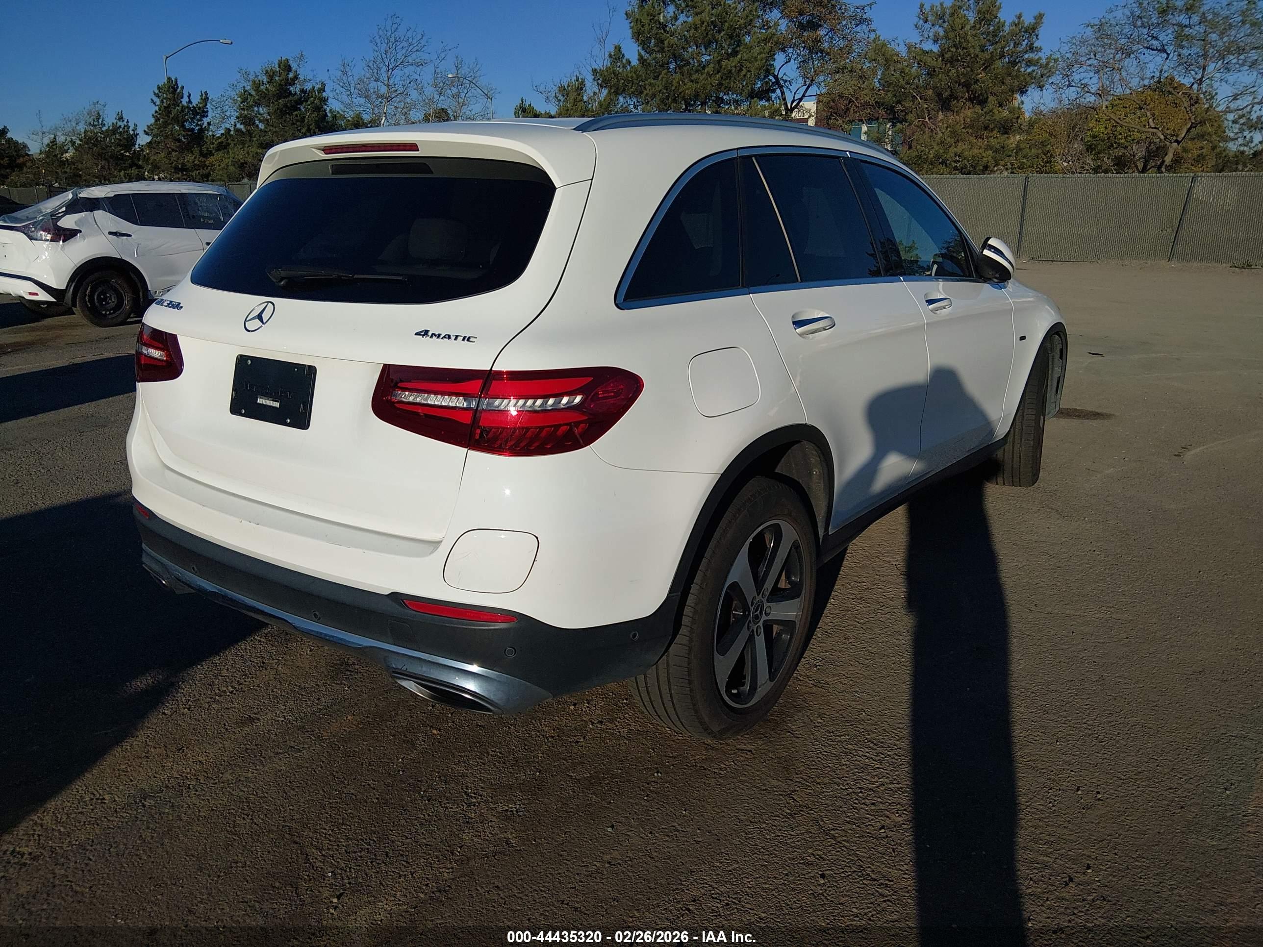MERCEDES-BENZ GLC image 4
