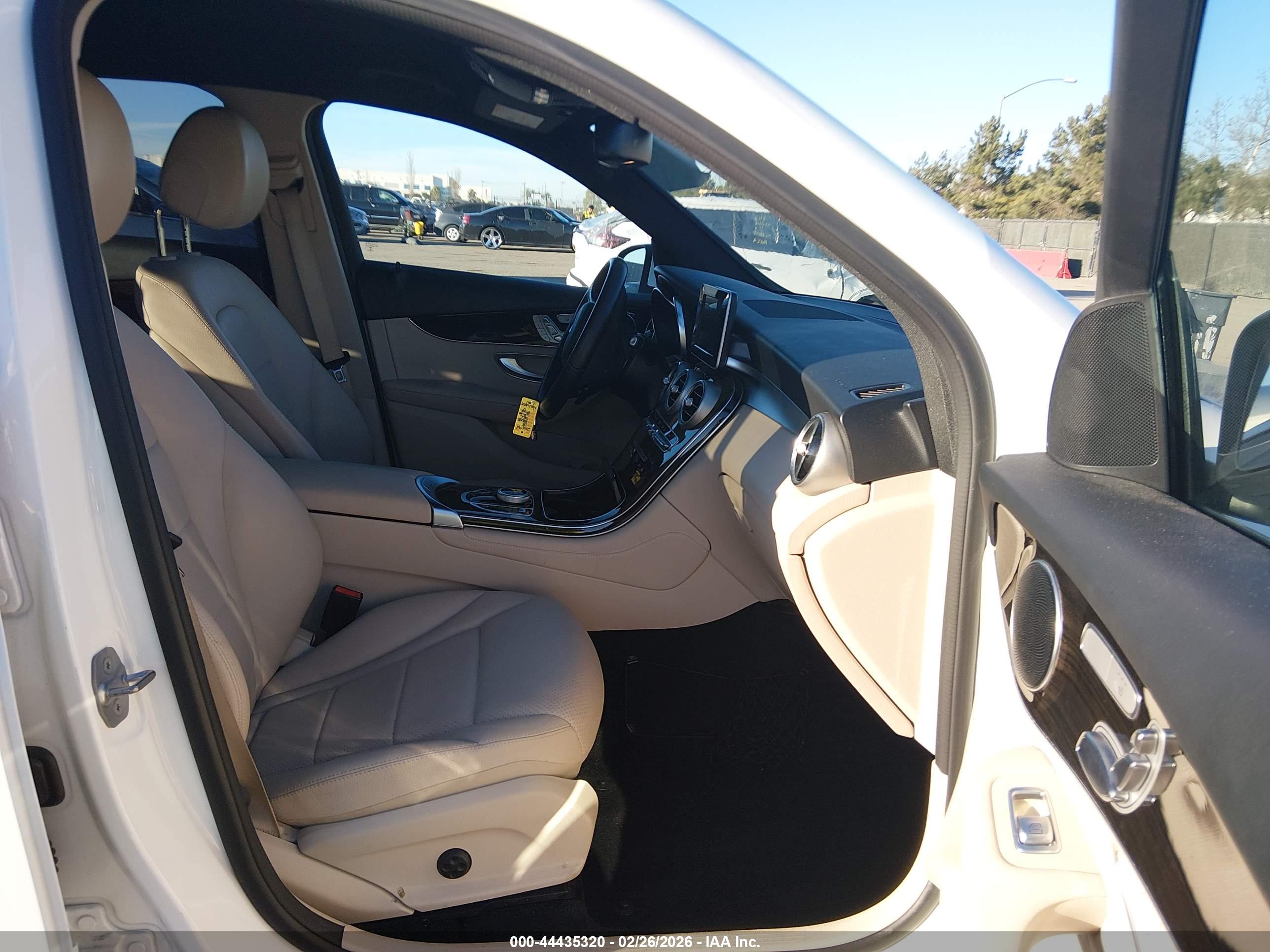 MERCEDES-BENZ GLC image 5