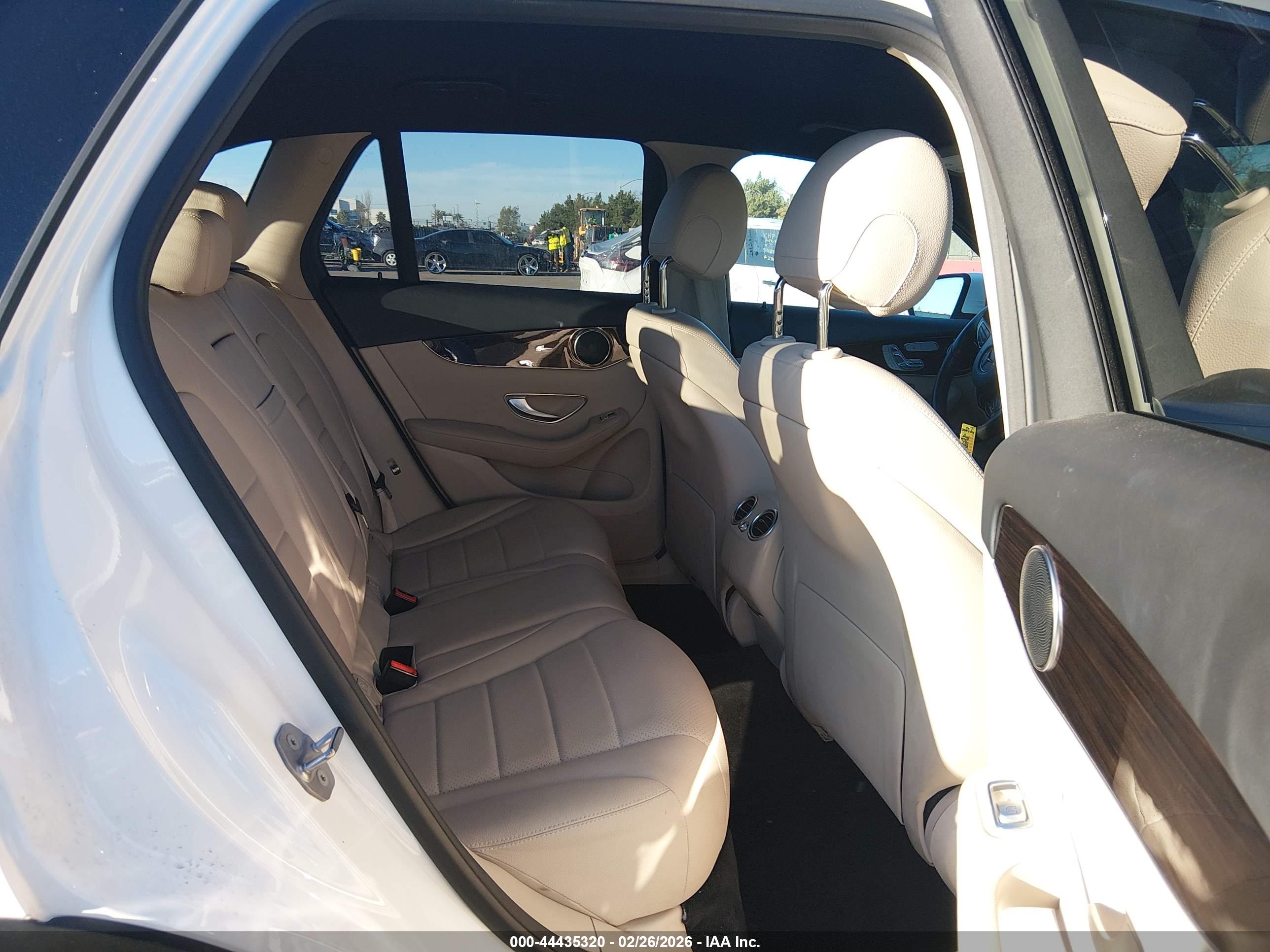 MERCEDES-BENZ GLC image 8