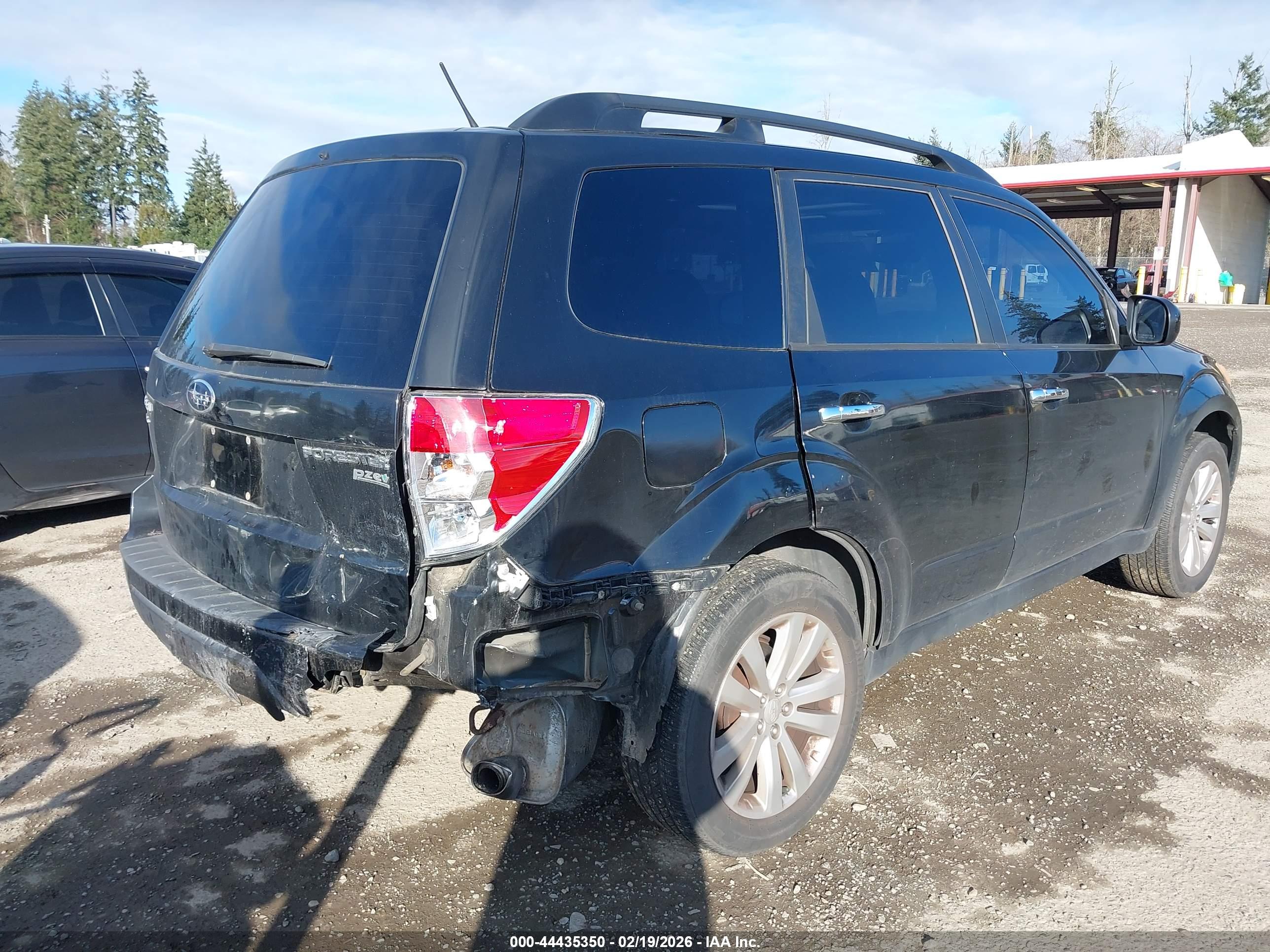 SUBARU FORESTER image 6