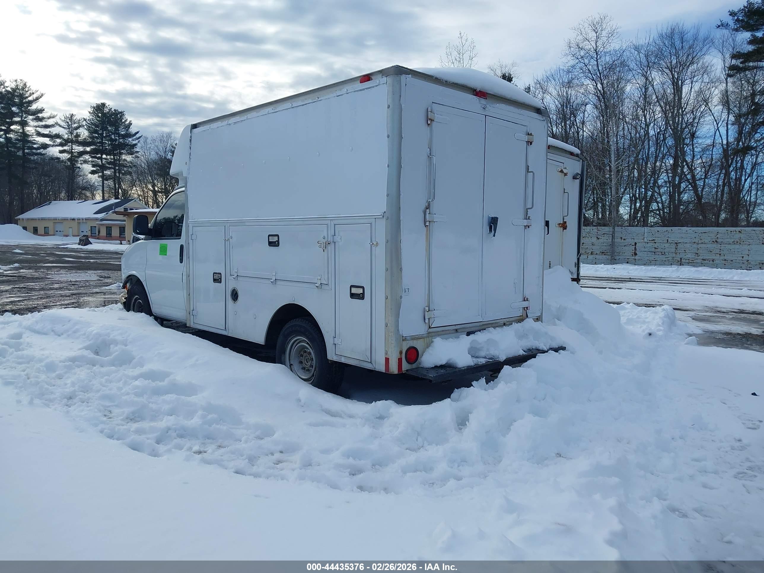 CHEVROLET EXPRESS image 3