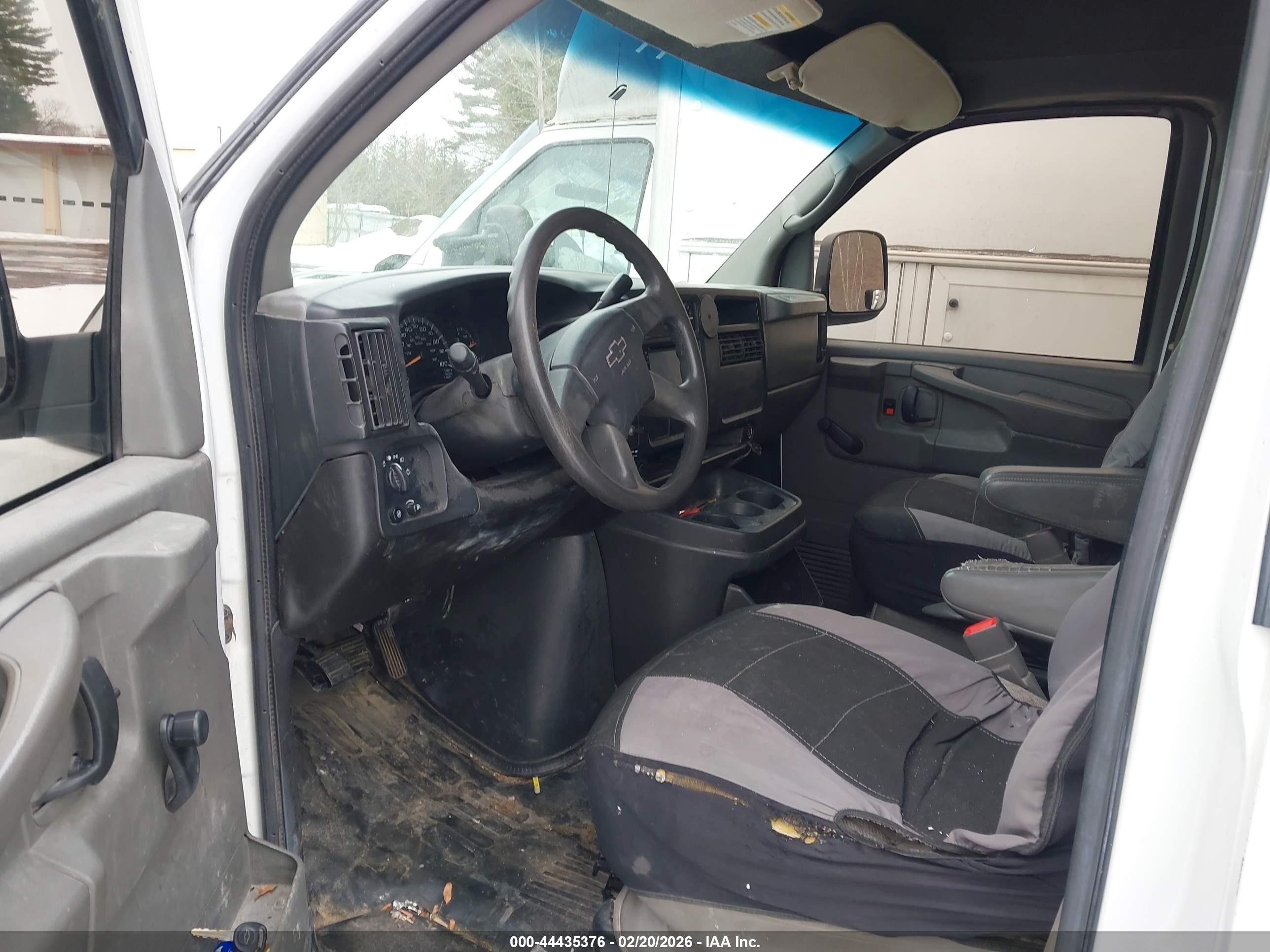 CHEVROLET EXPRESS image 8