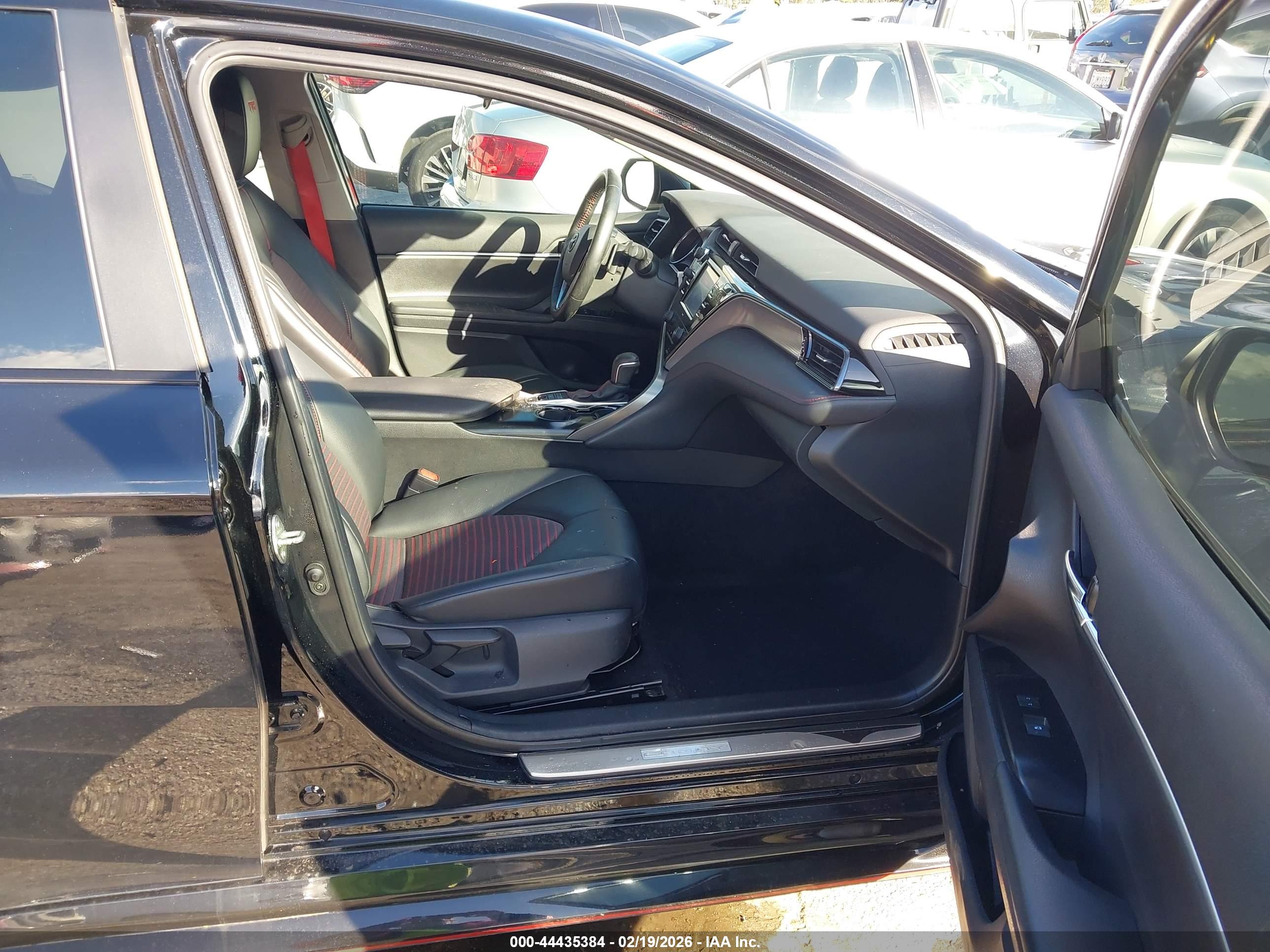 TOYOTA CAMRY image 5