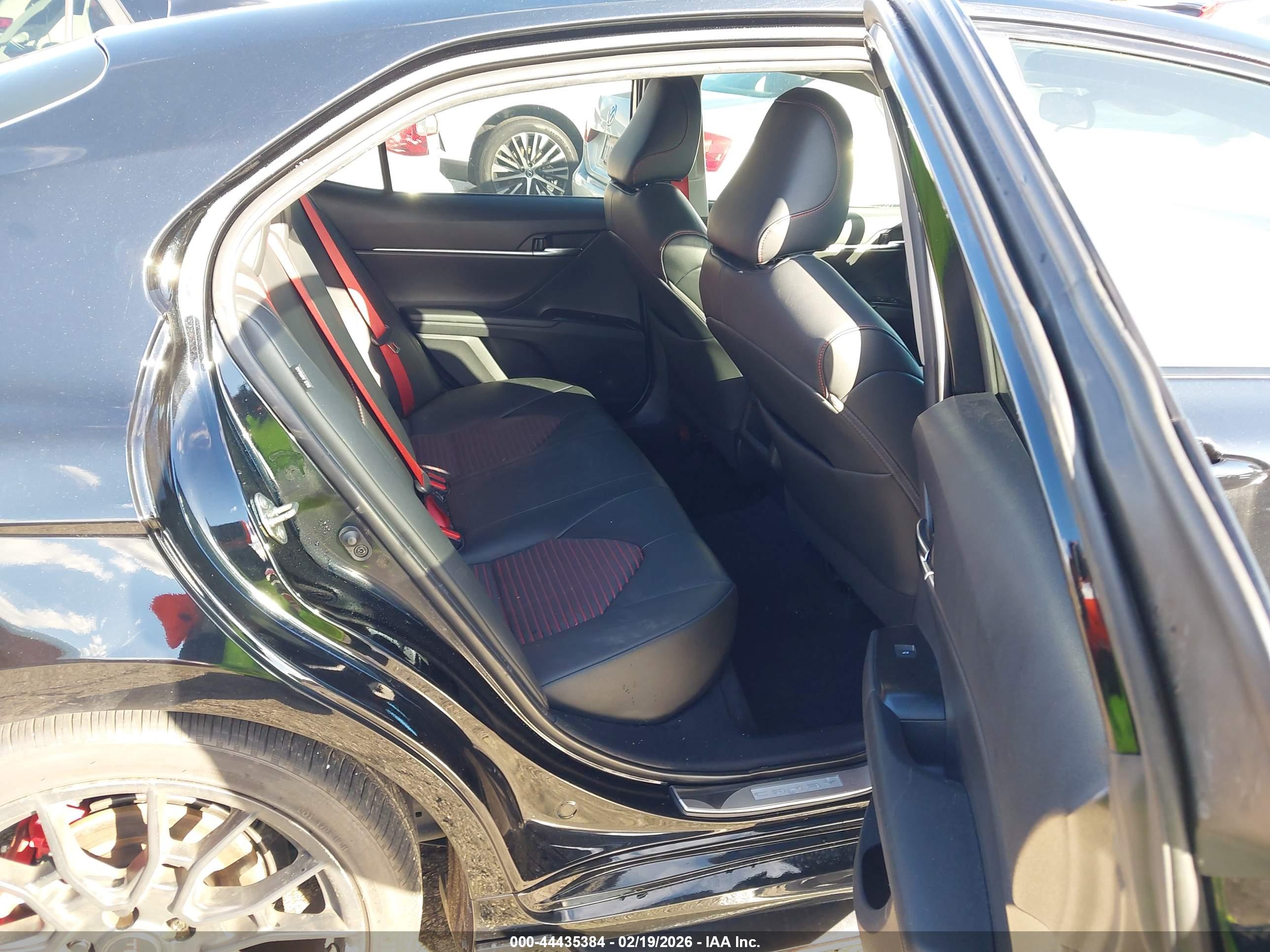 TOYOTA CAMRY image 8