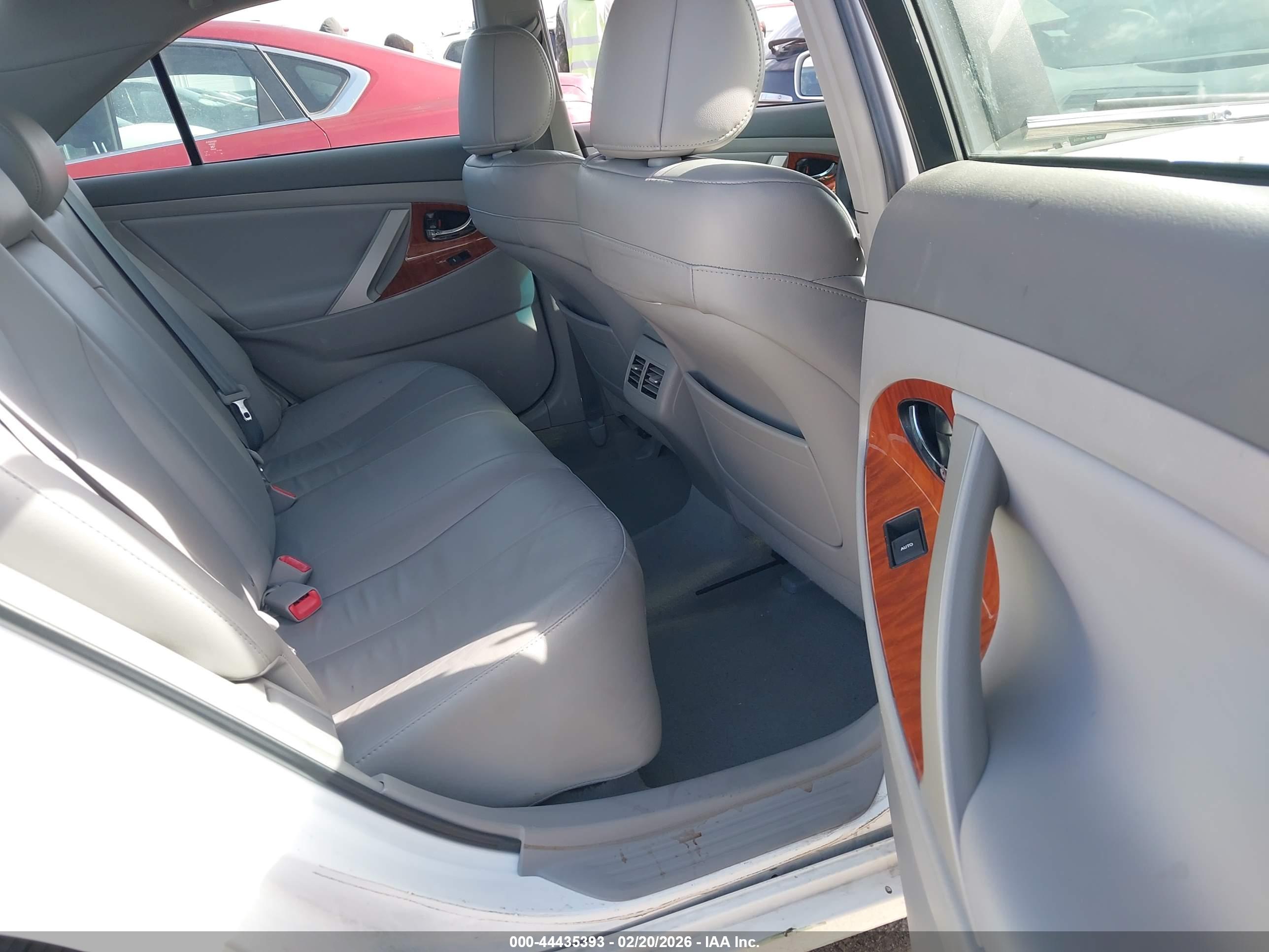 TOYOTA CAMRY image 8