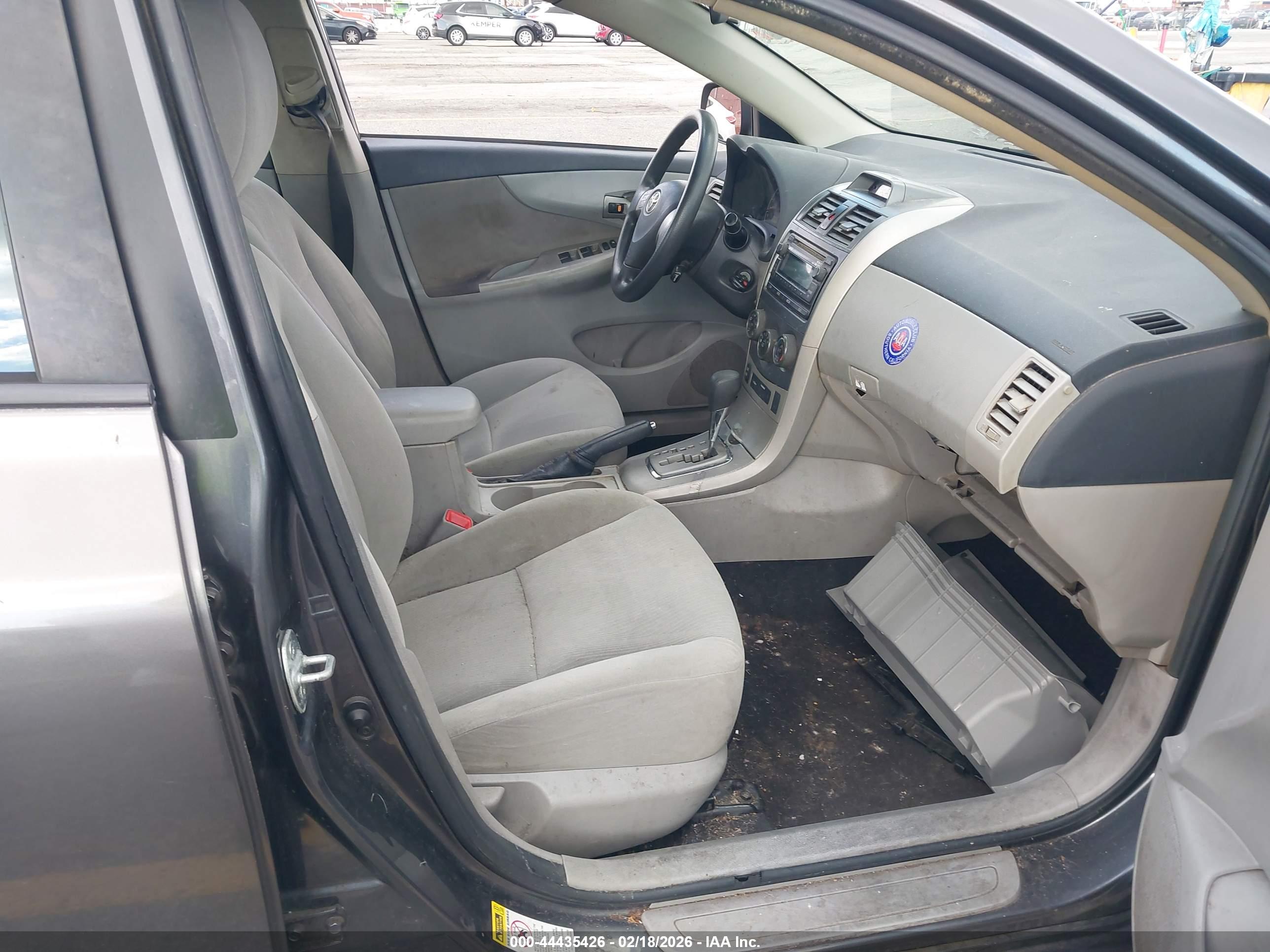 TOYOTA COROLLA image 5