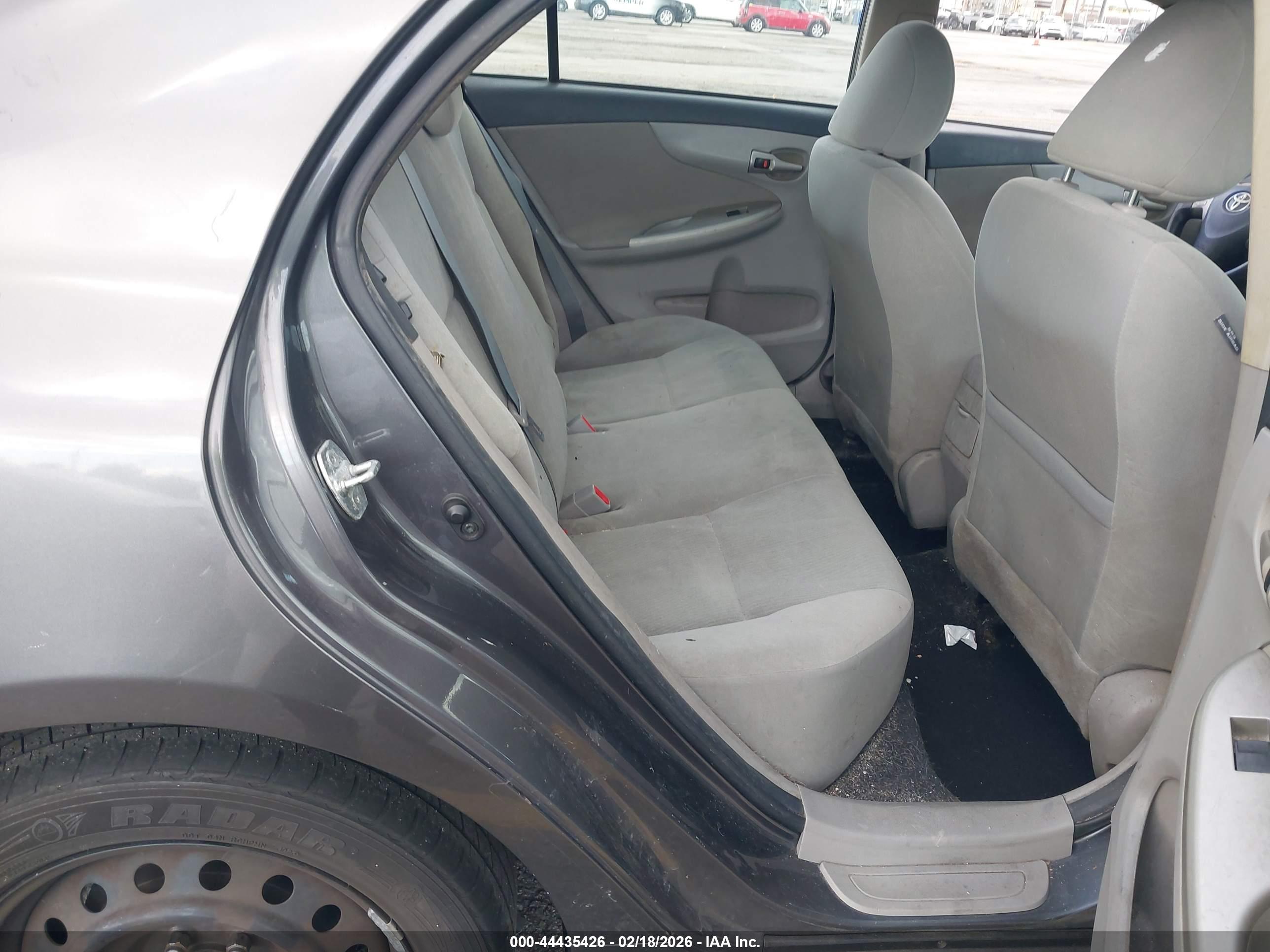 TOYOTA COROLLA image 8
