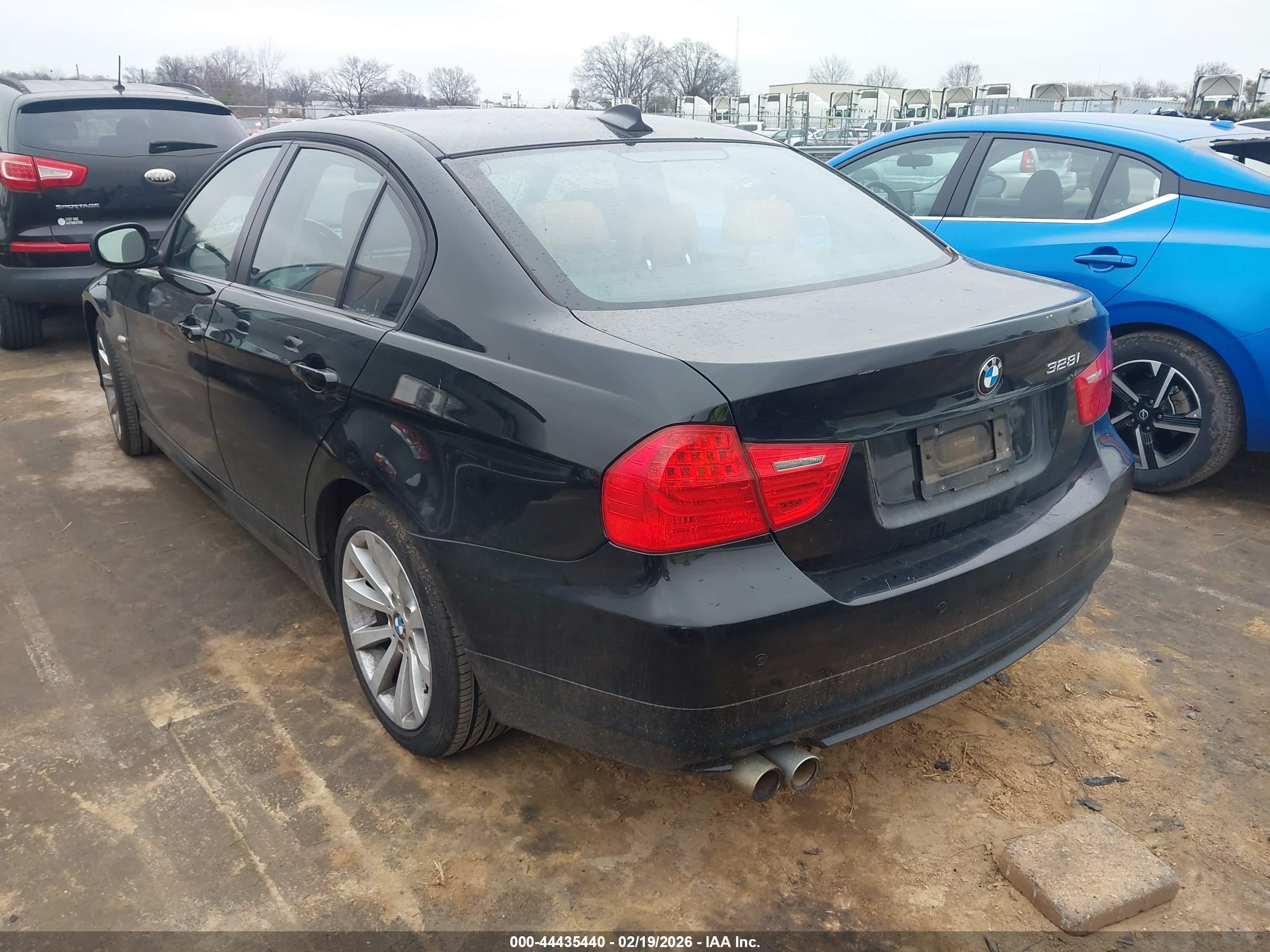 BMW 328I image 3