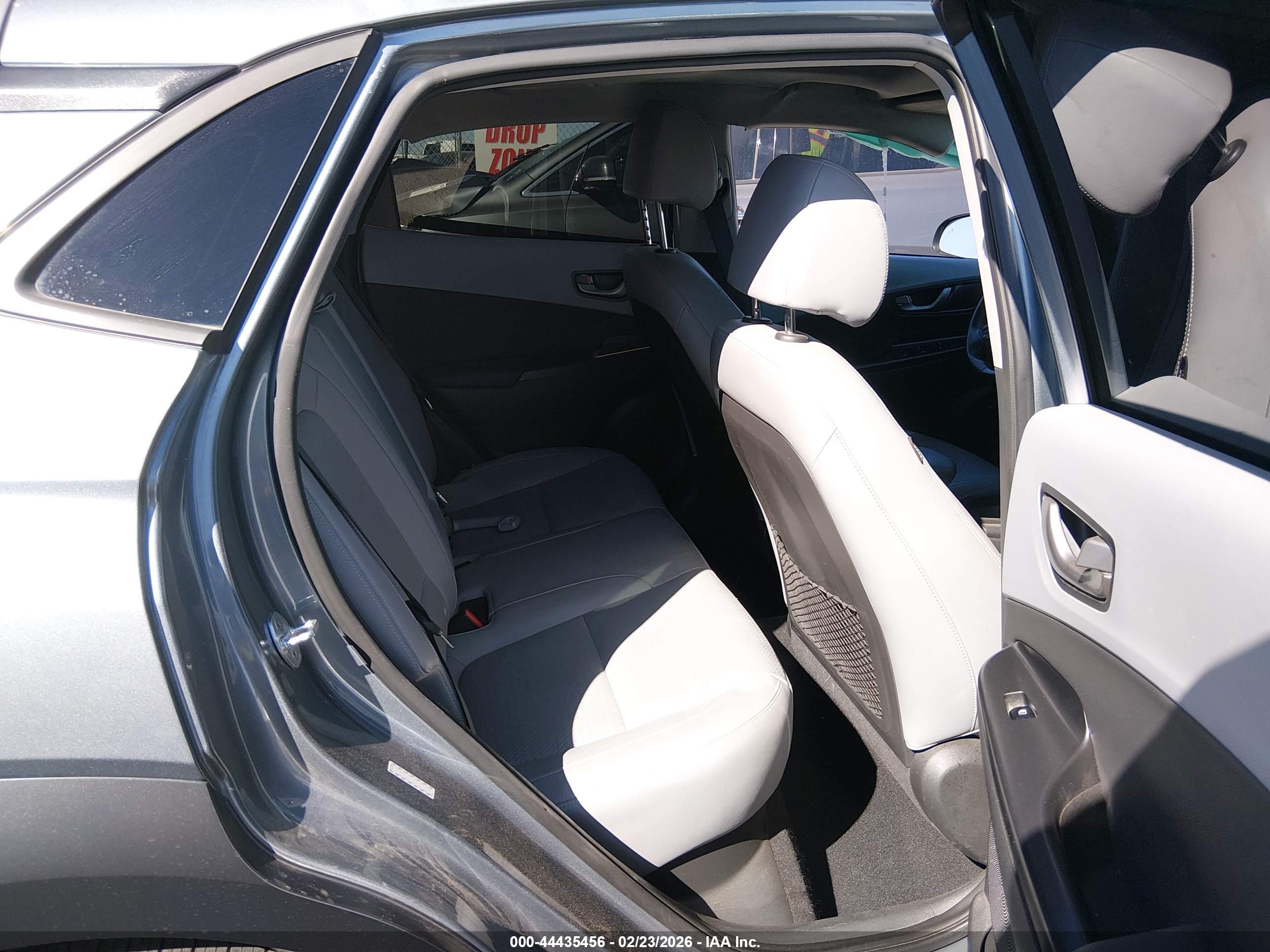 HYUNDAI KONA image 8