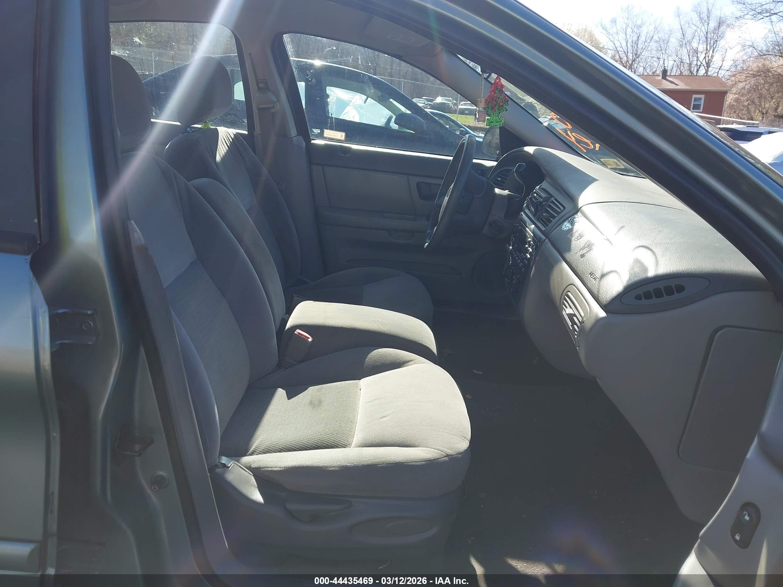 FORD TAURUS image 5