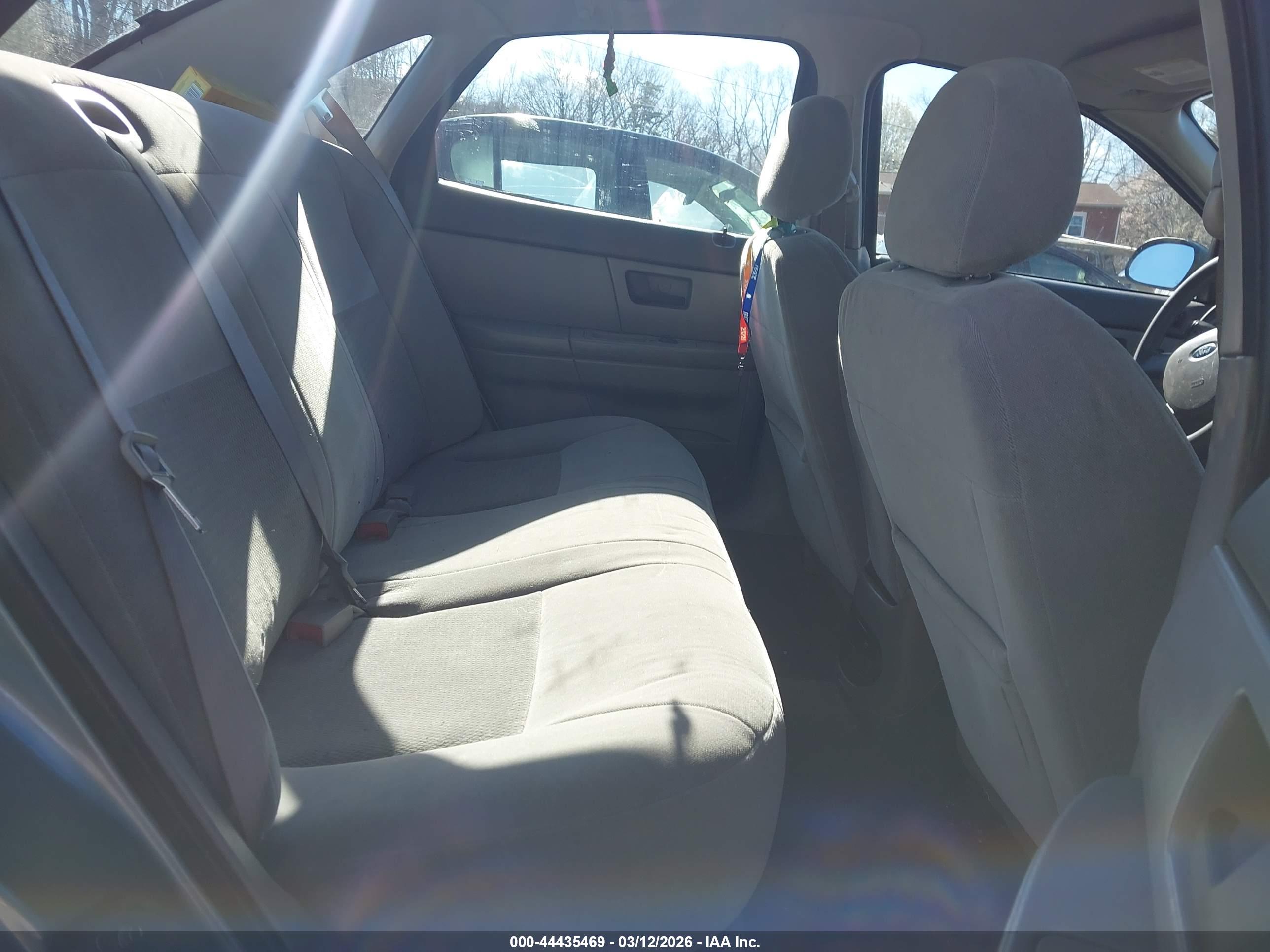 FORD TAURUS image 8