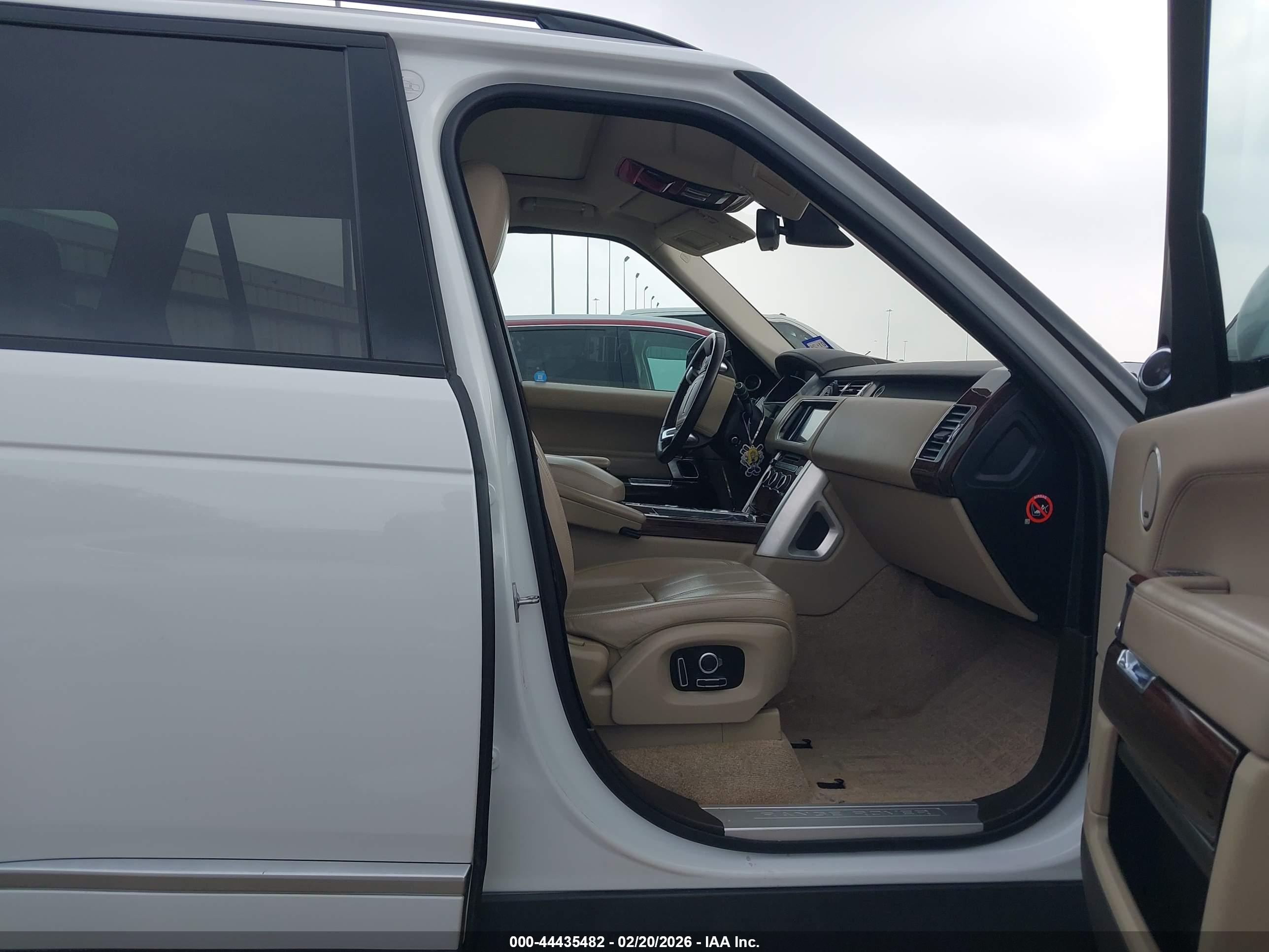LAND ROVER image 5