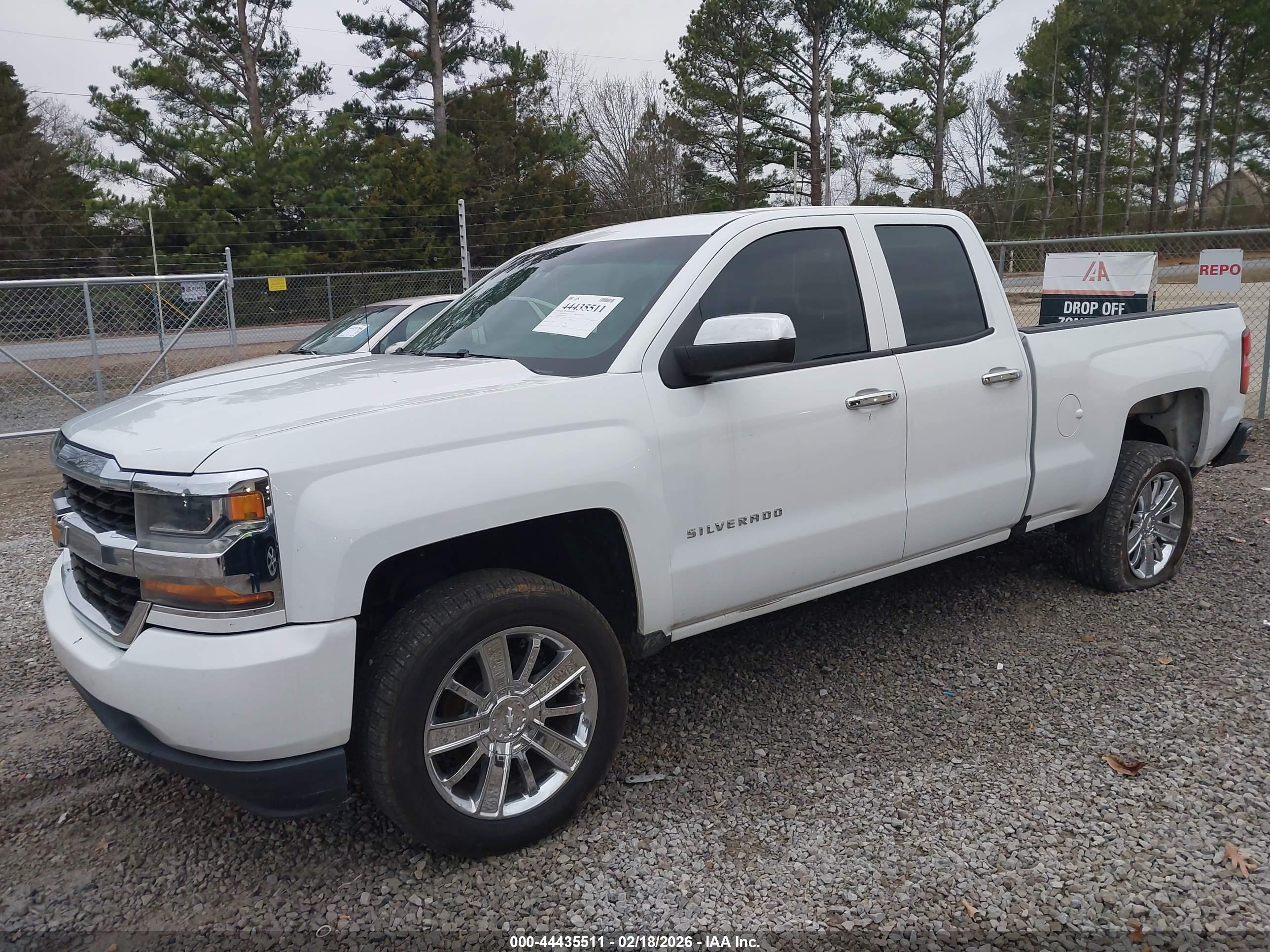 CHEVROLET SILVERADO image 2