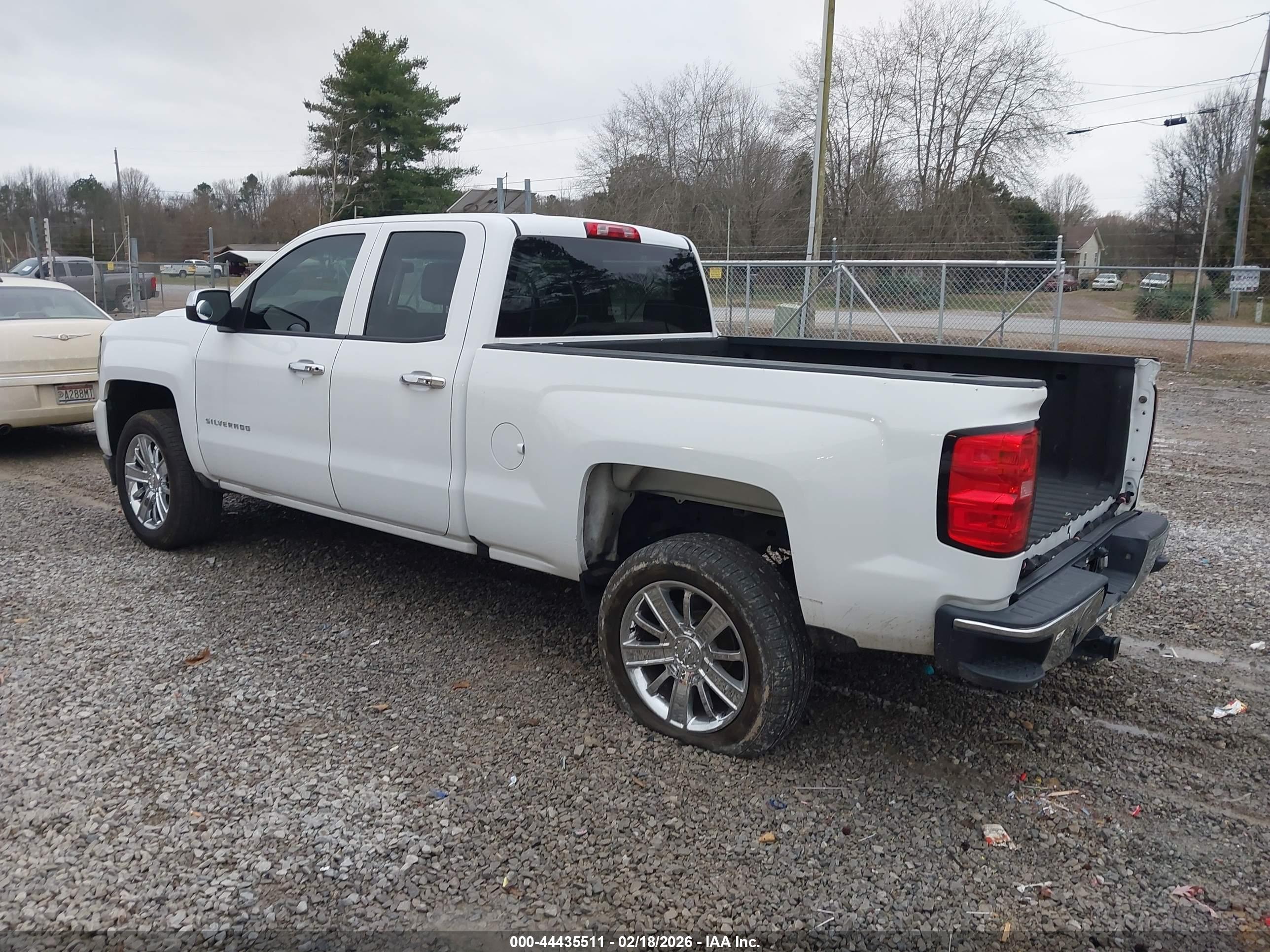 CHEVROLET SILVERADO image 3