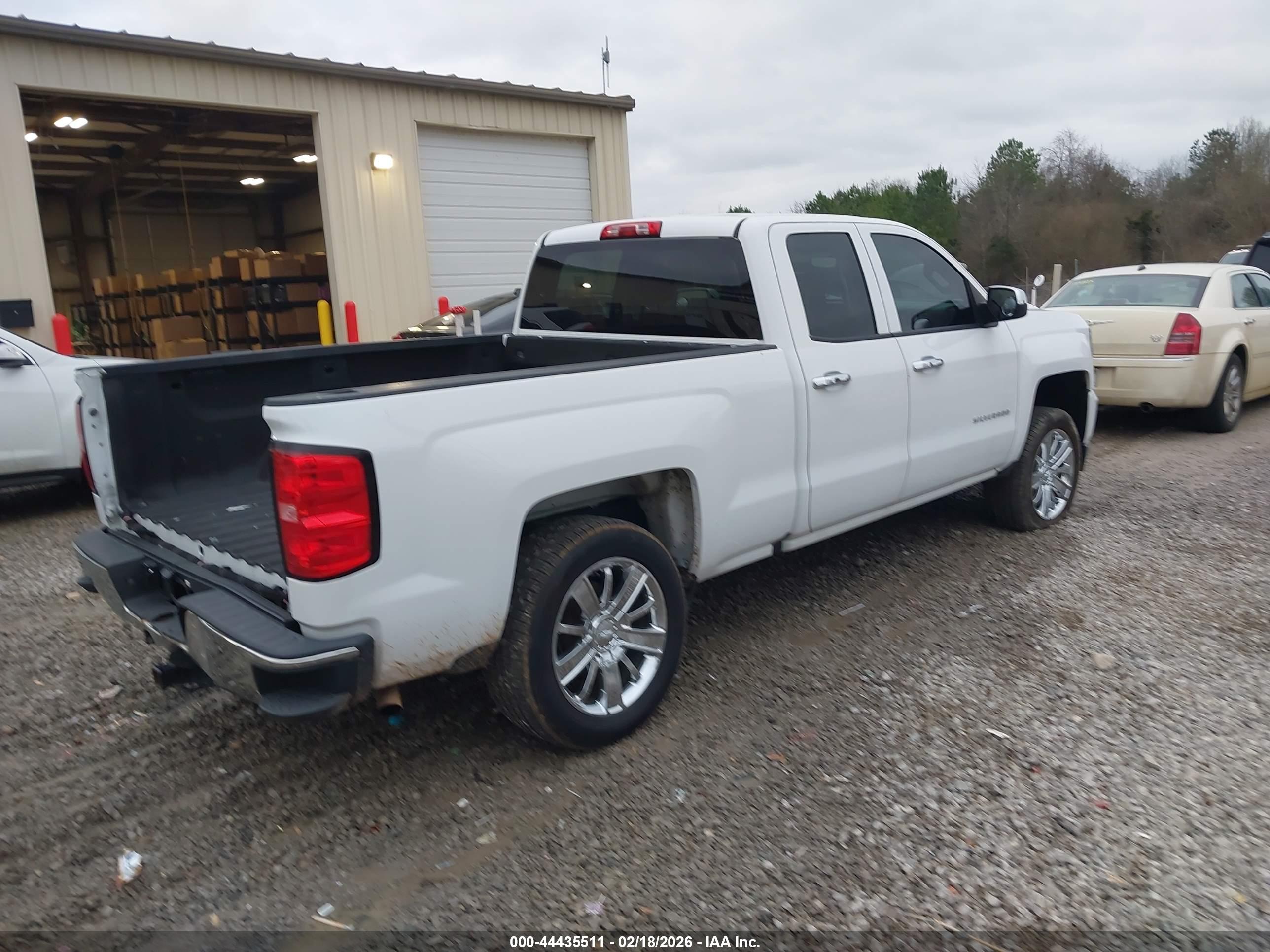 CHEVROLET SILVERADO image 4