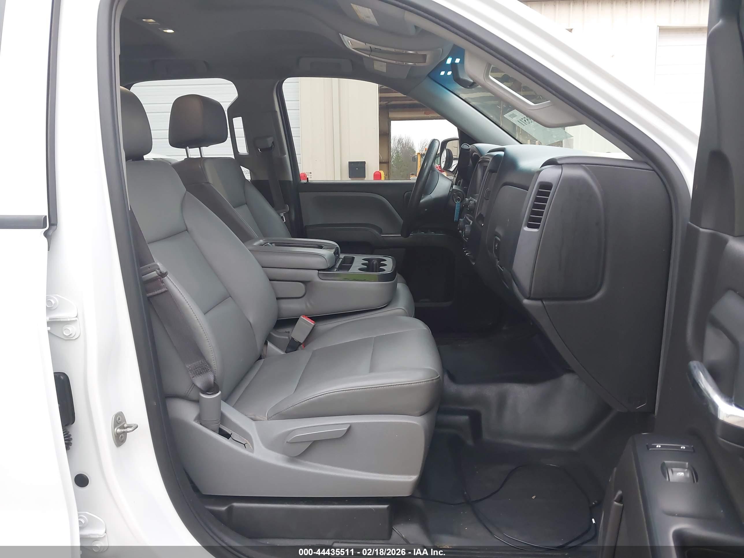 CHEVROLET SILVERADO image 5