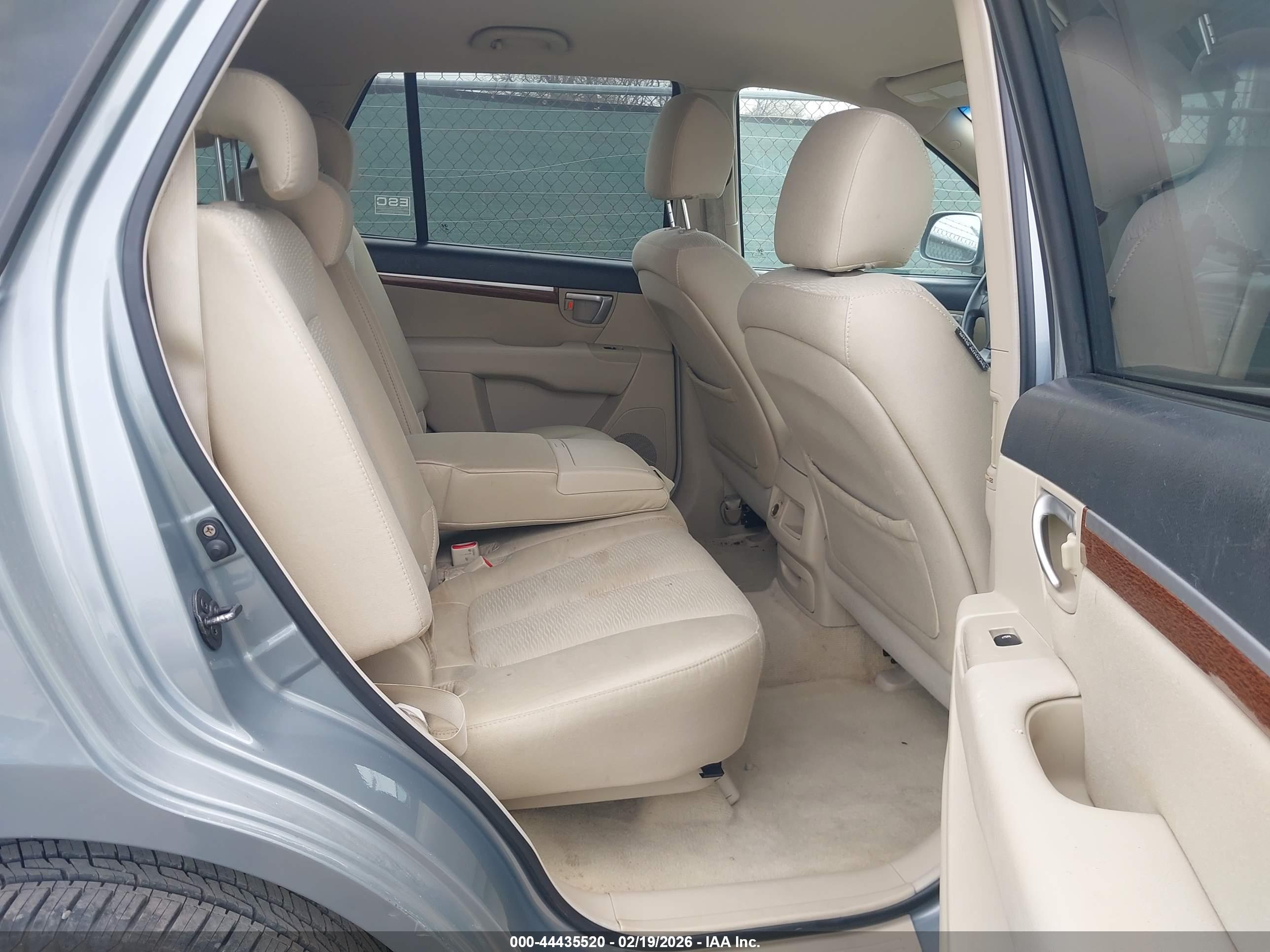 HYUNDAI SANTA image 8