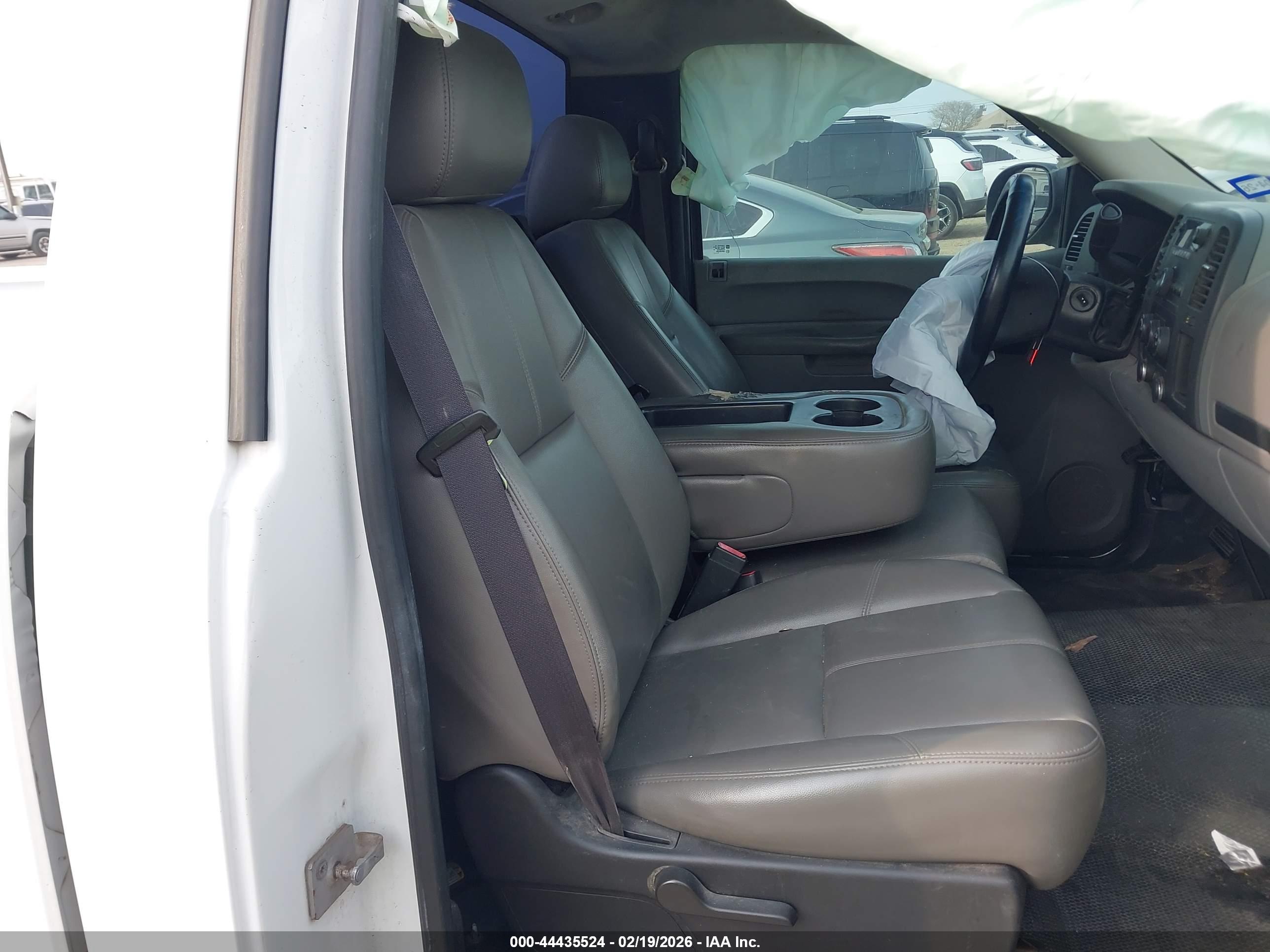 CHEVROLET SILVERADO image 8