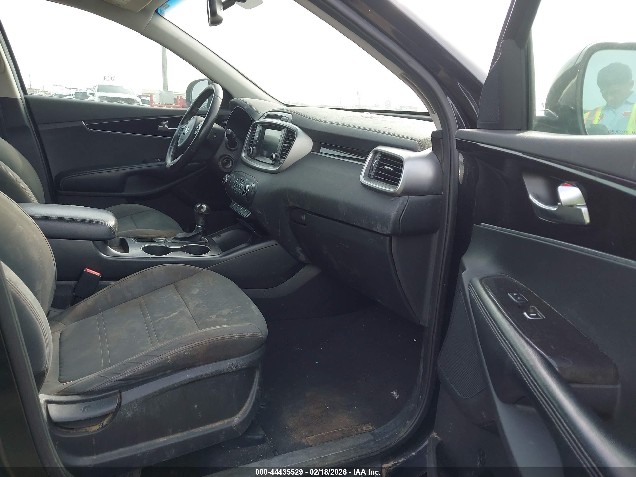 KIA SORENTO image 5
