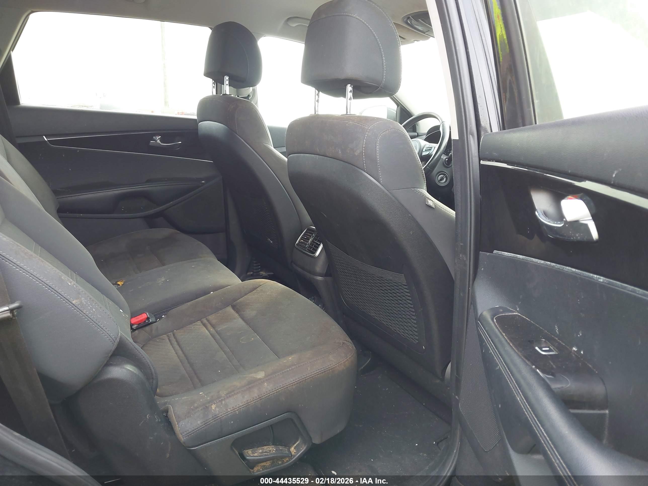 KIA SORENTO image 8