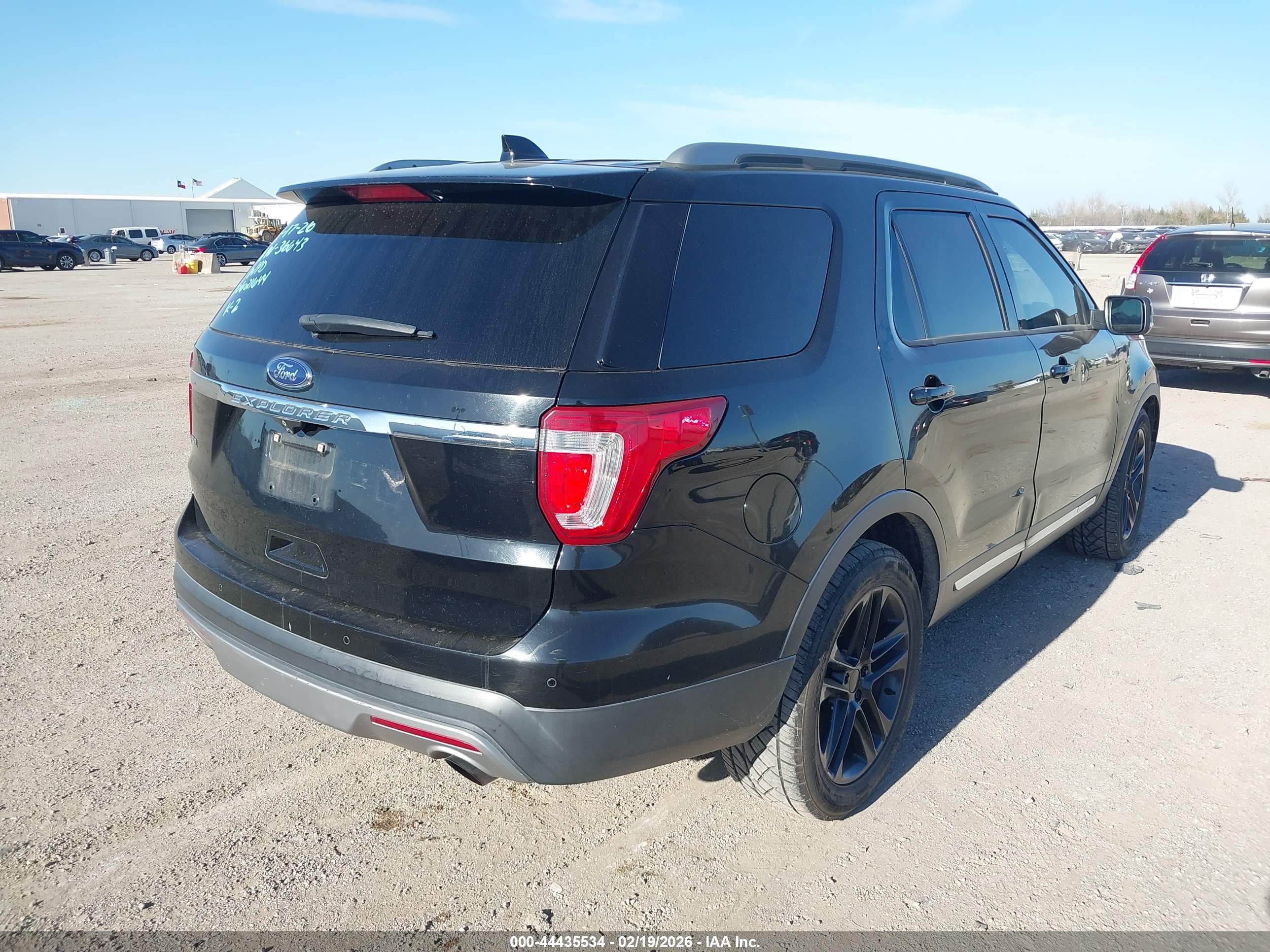 FORD EXPLORER image 4