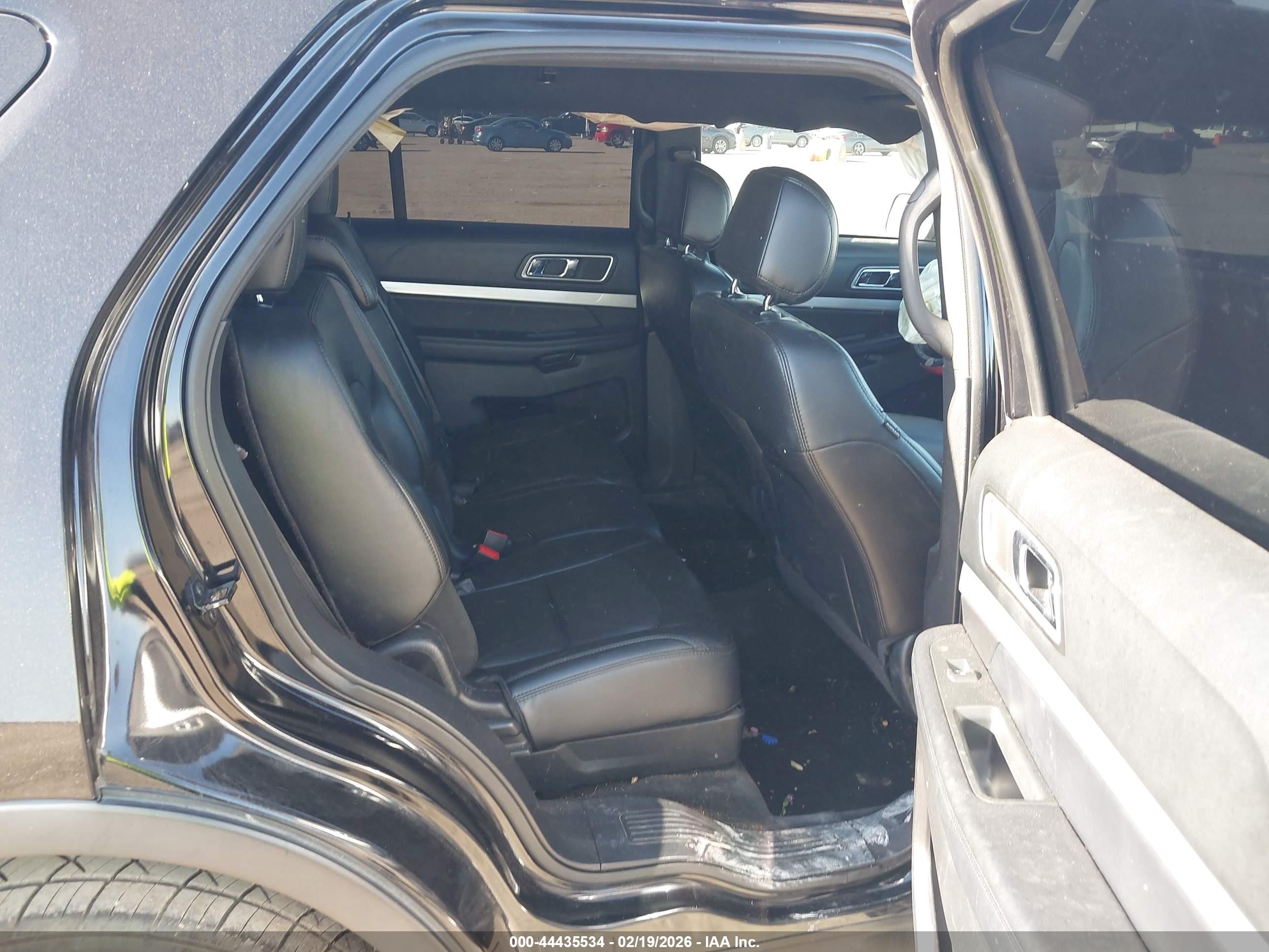 FORD EXPLORER image 8