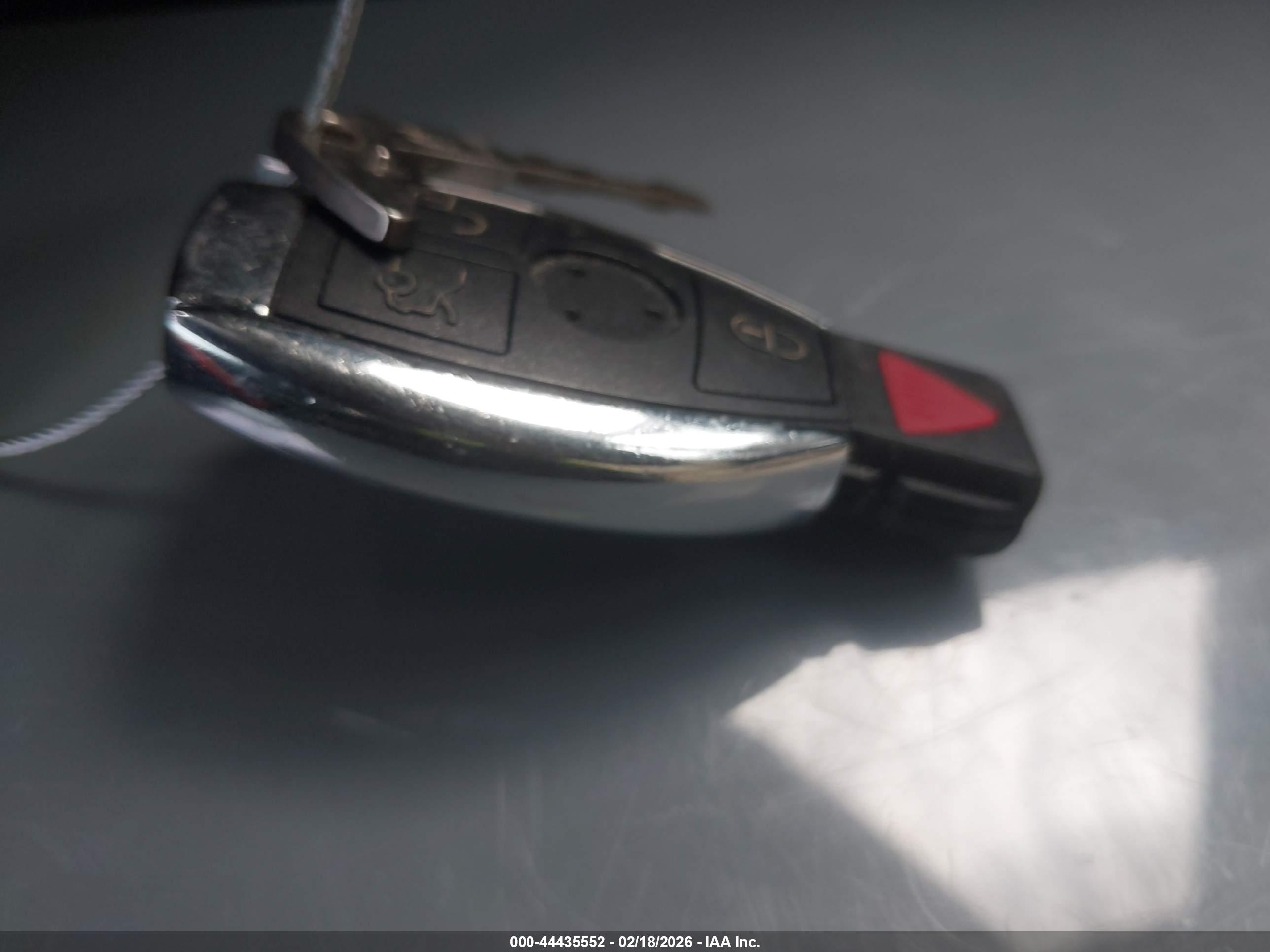 MERCEDES-BENZ E image 11