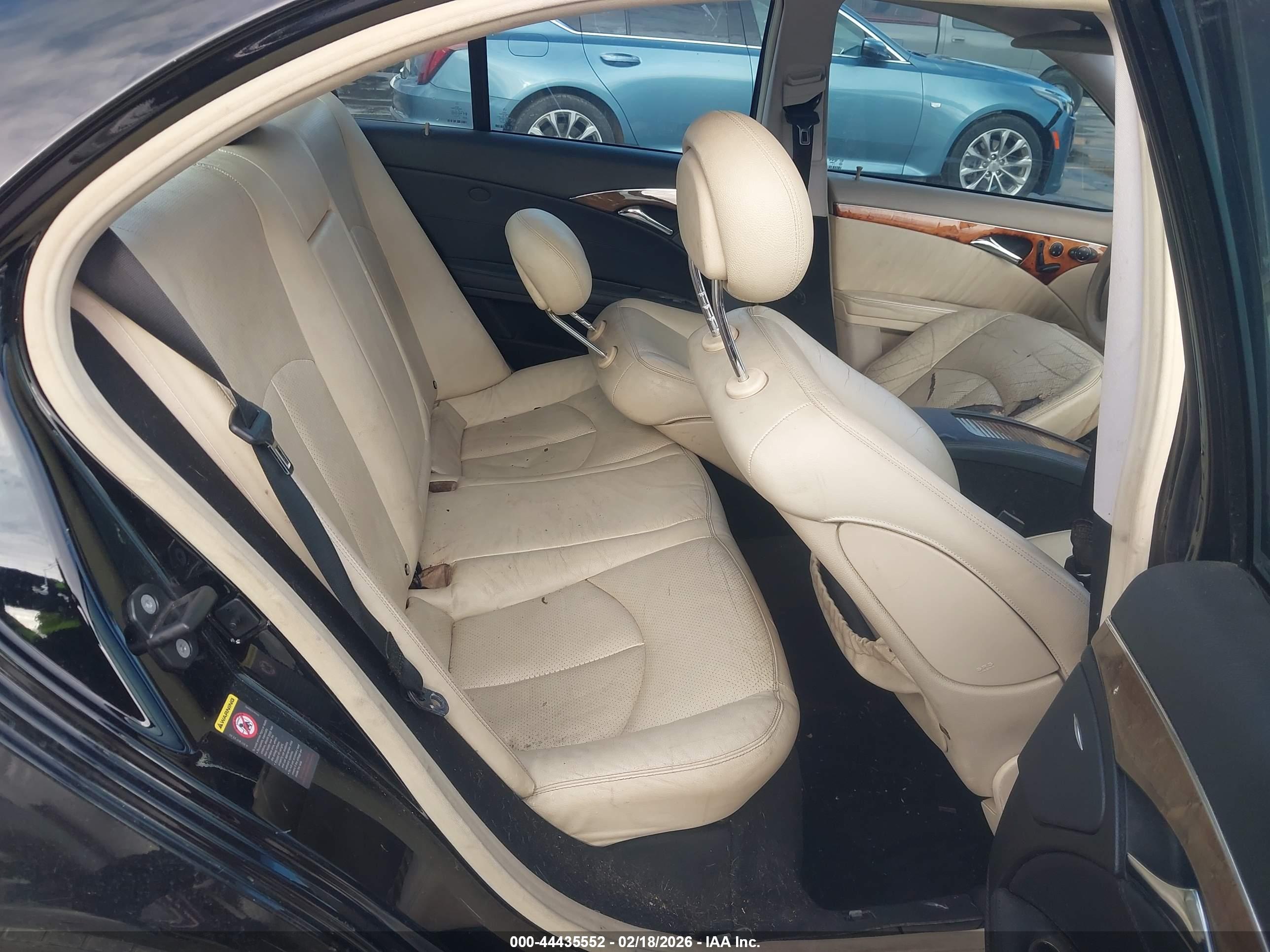 MERCEDES-BENZ E image 8