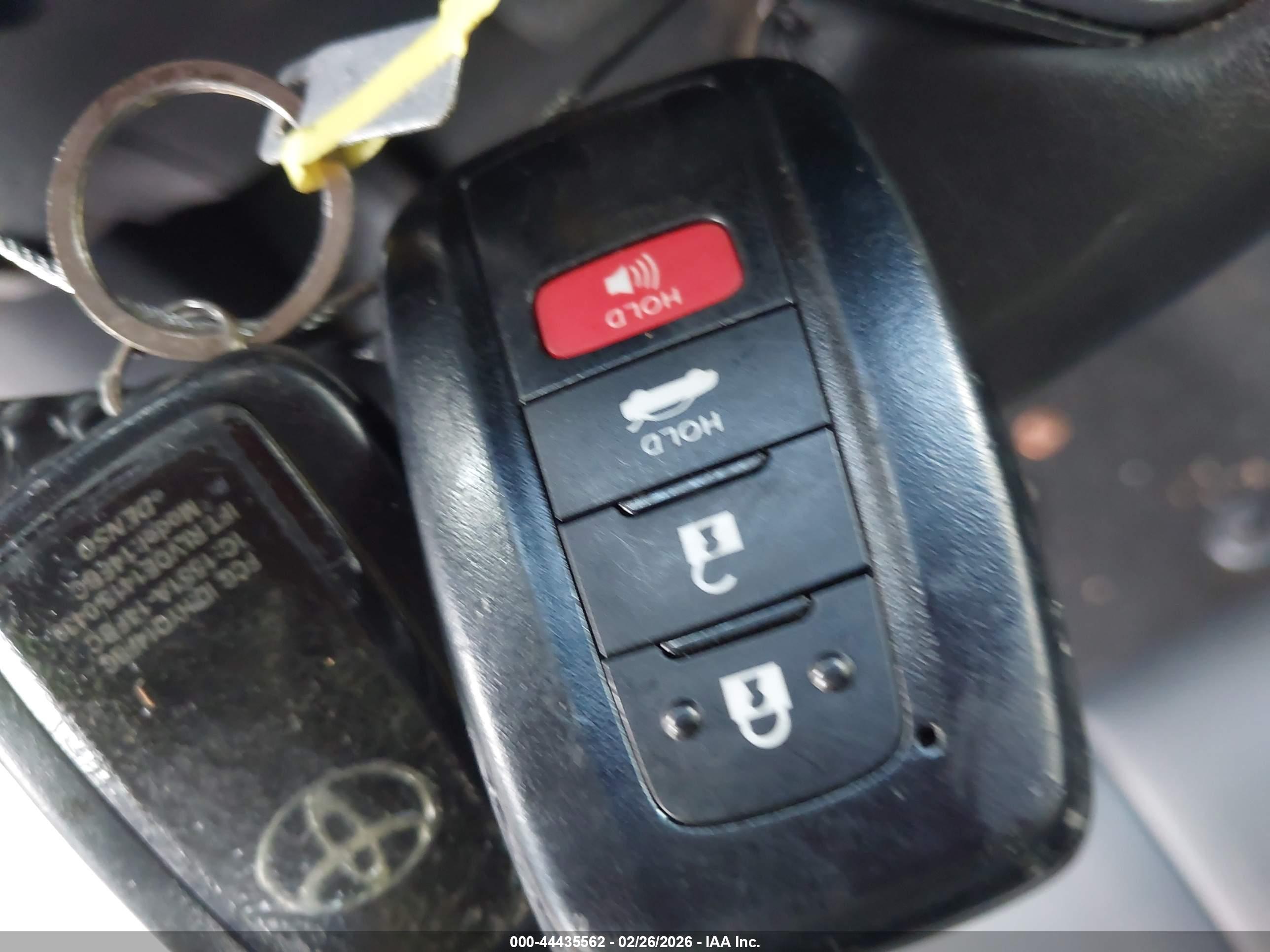 TOYOTA CAMRY image 11
