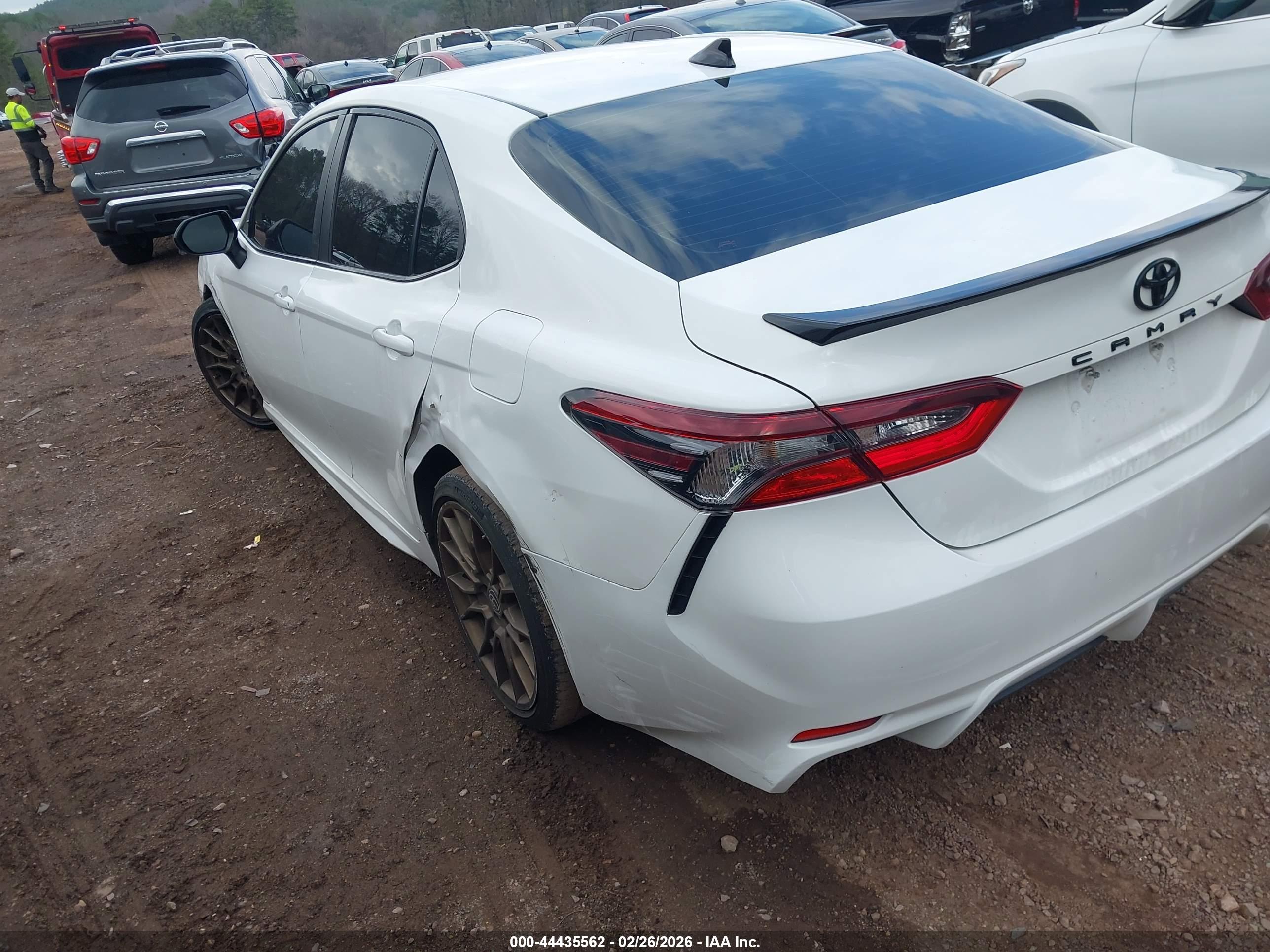 TOYOTA CAMRY image 3