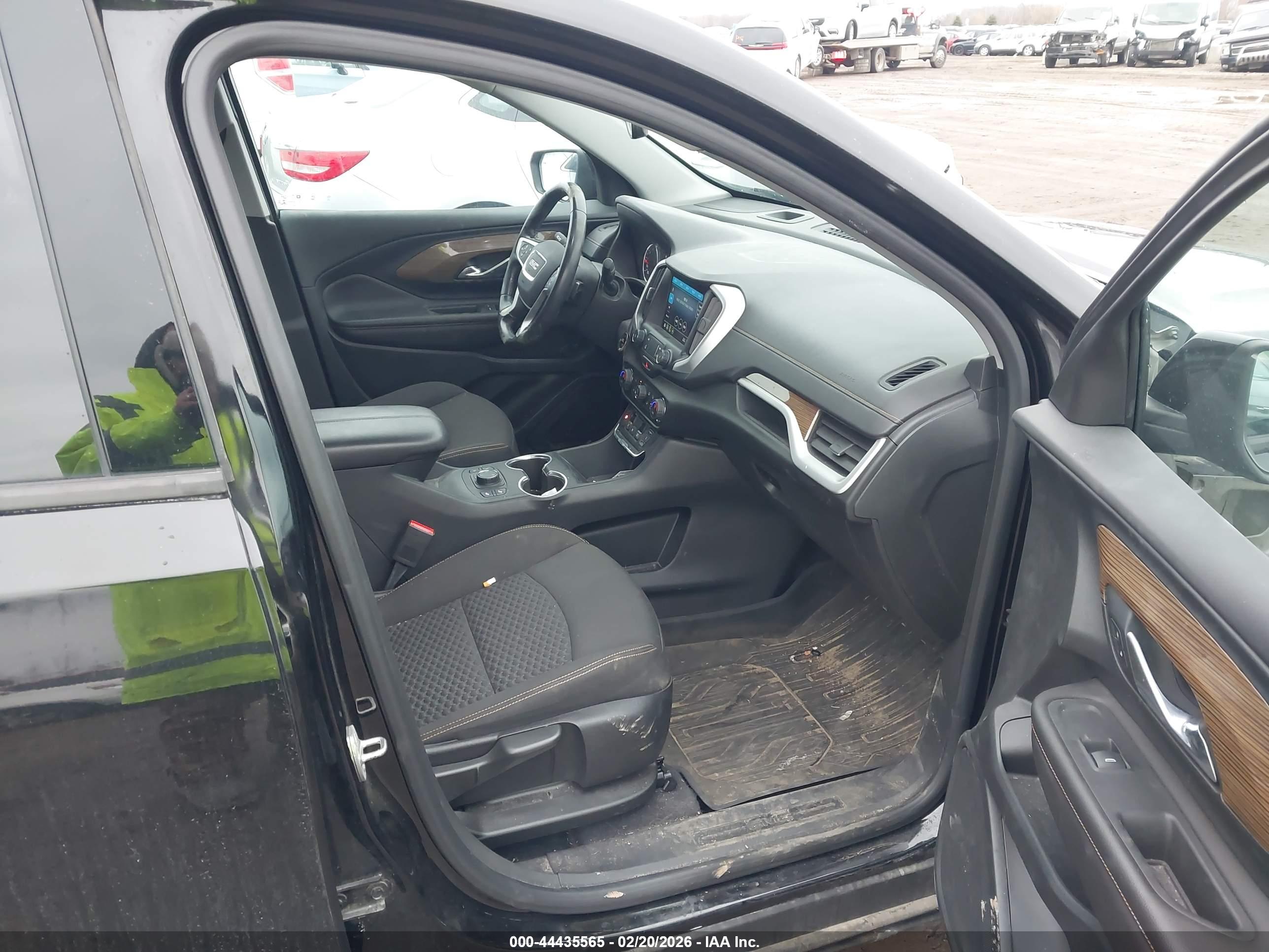 GMC TERRAIN image 5