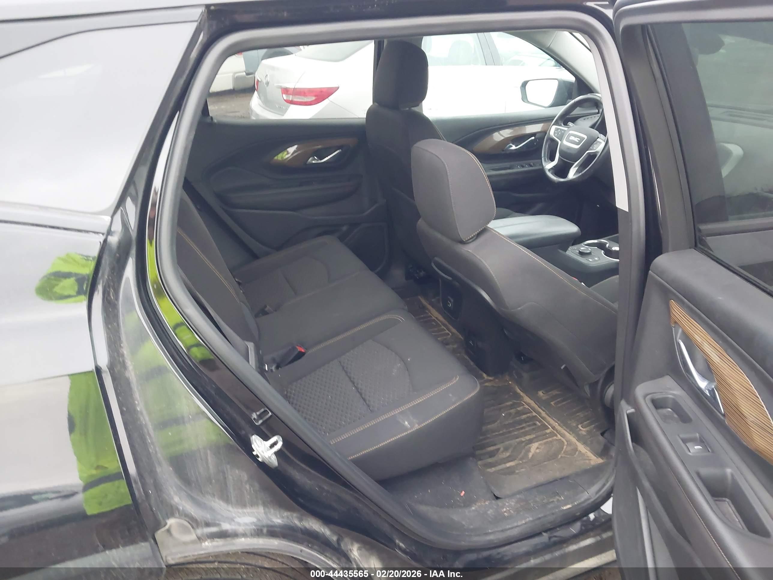 GMC TERRAIN image 8