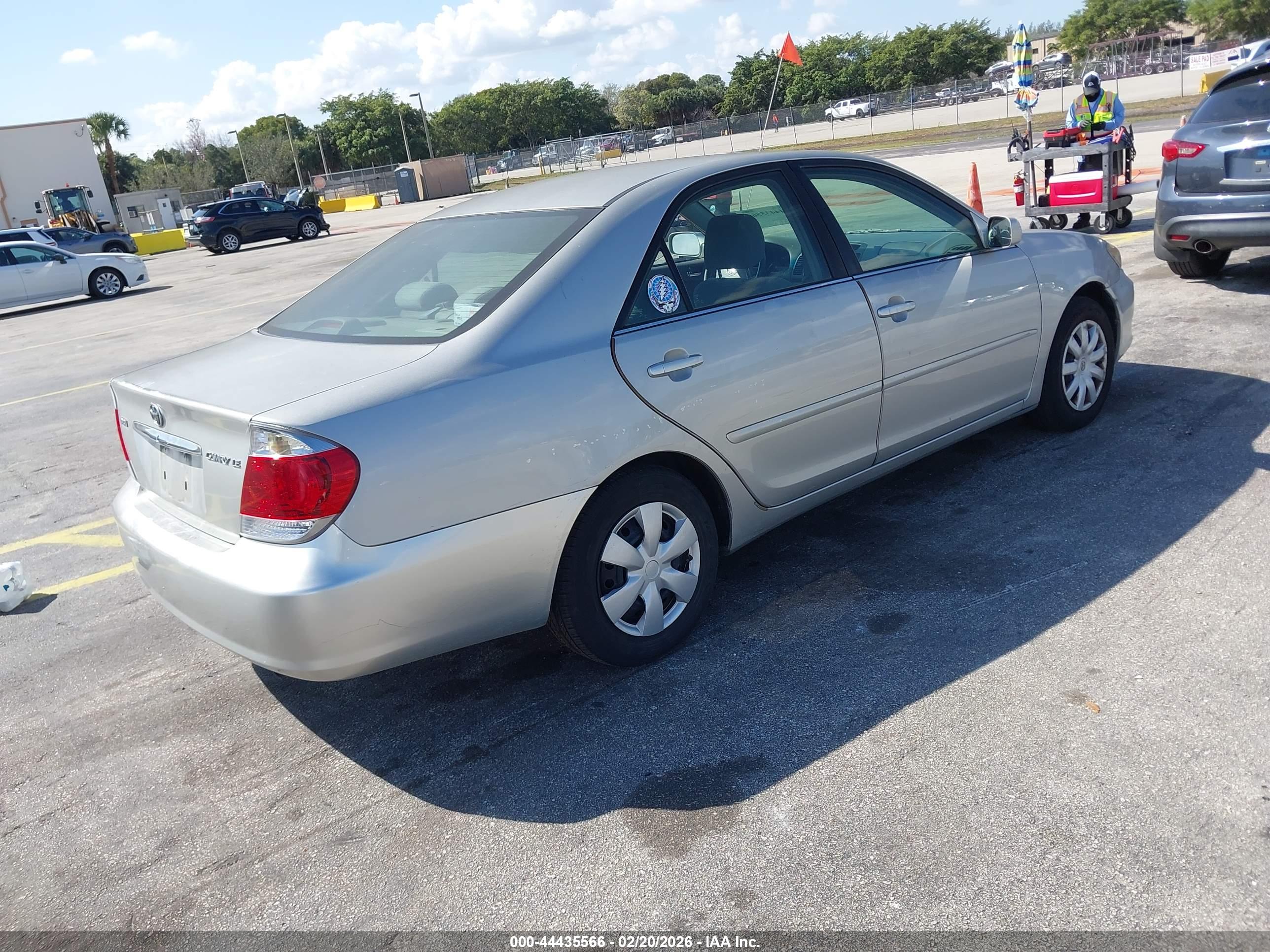 TOYOTA CAMRY image 4