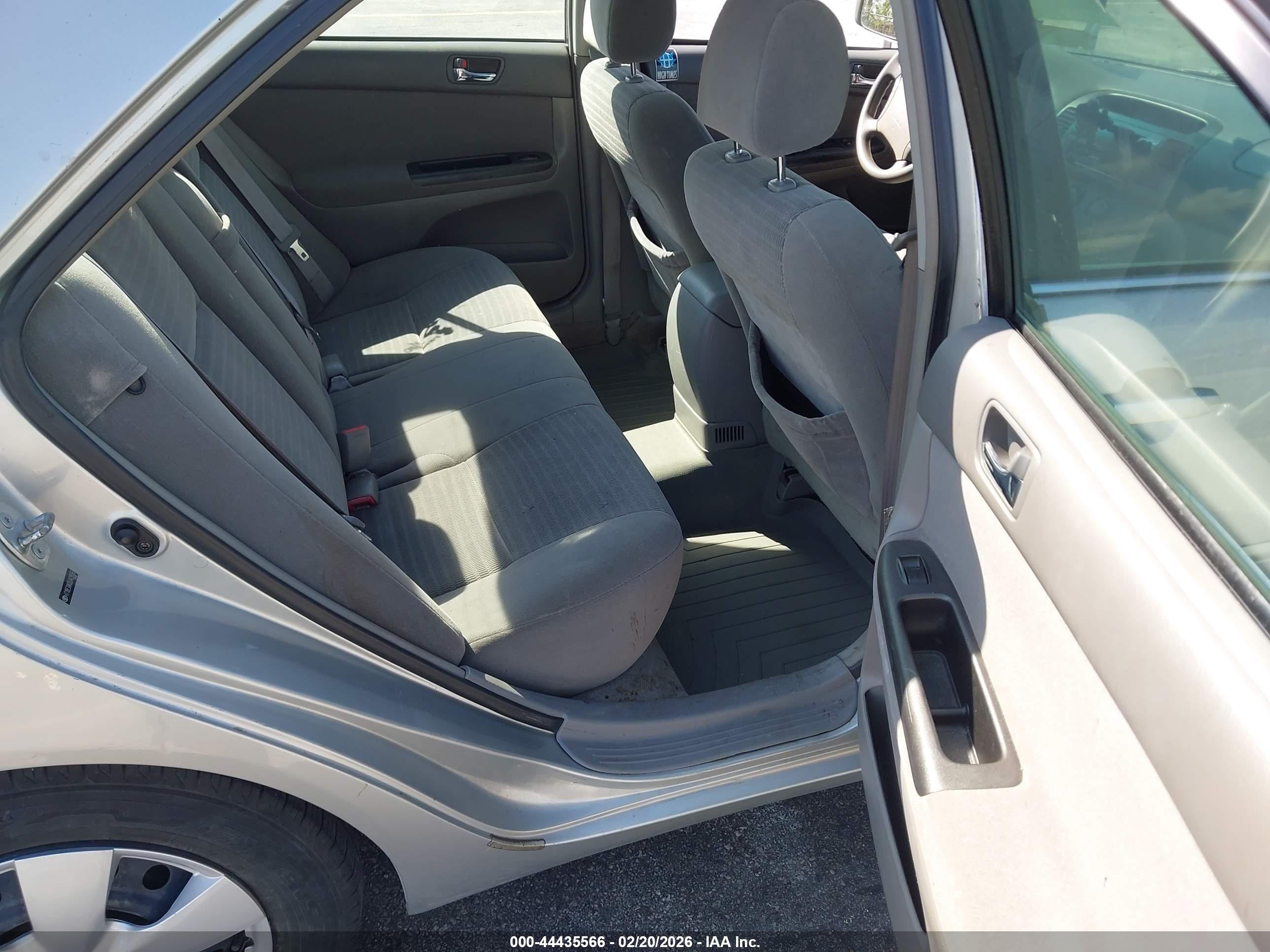 TOYOTA CAMRY image 8