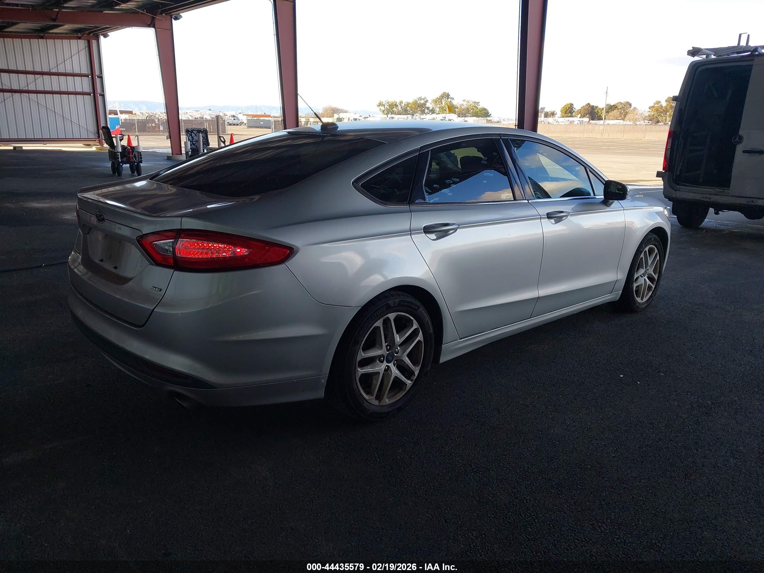 FORD FUSION image 4