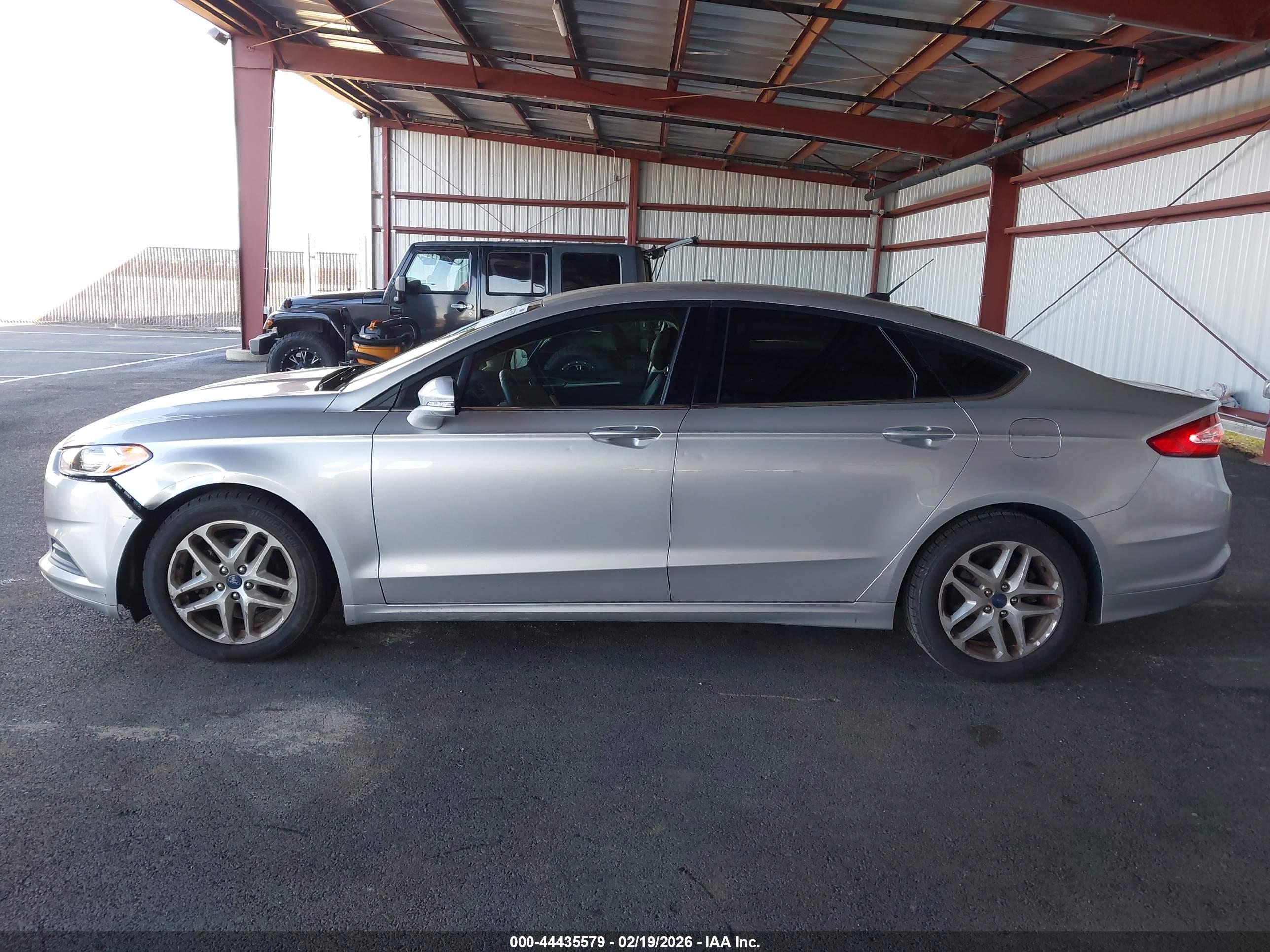 FORD FUSION image 6