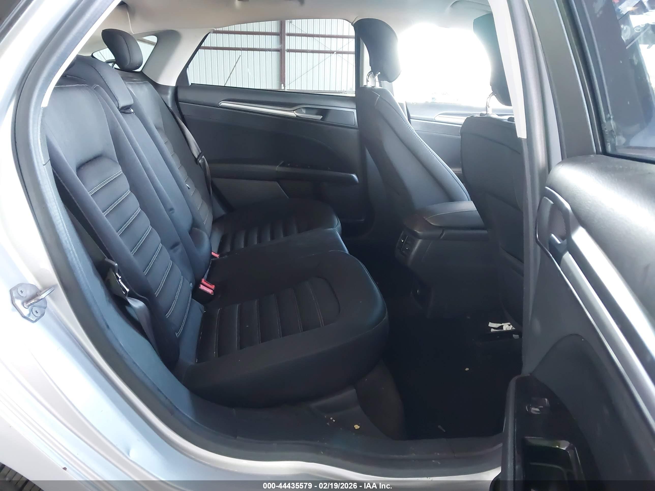 FORD FUSION image 8