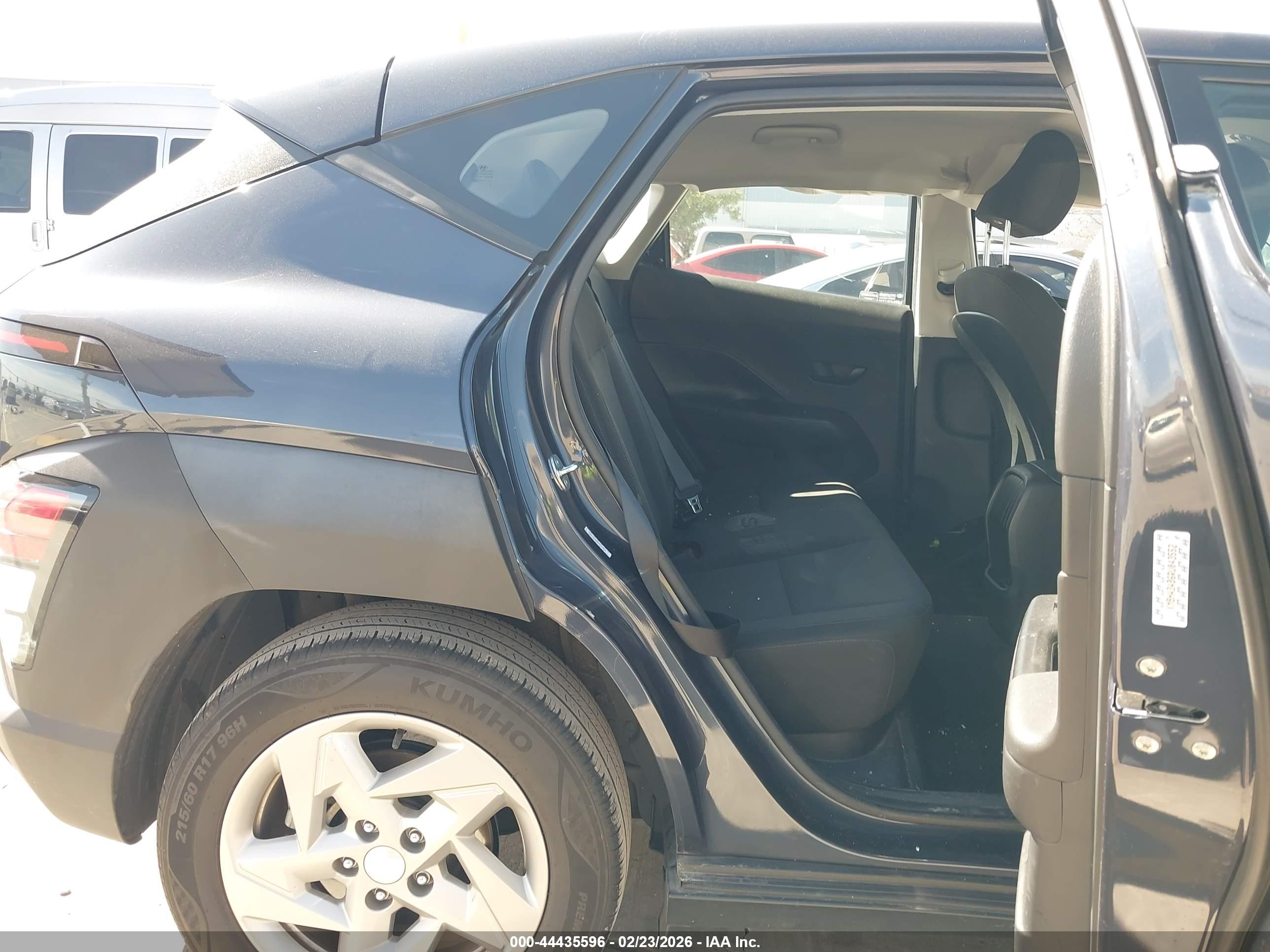 HYUNDAI KONA image 8