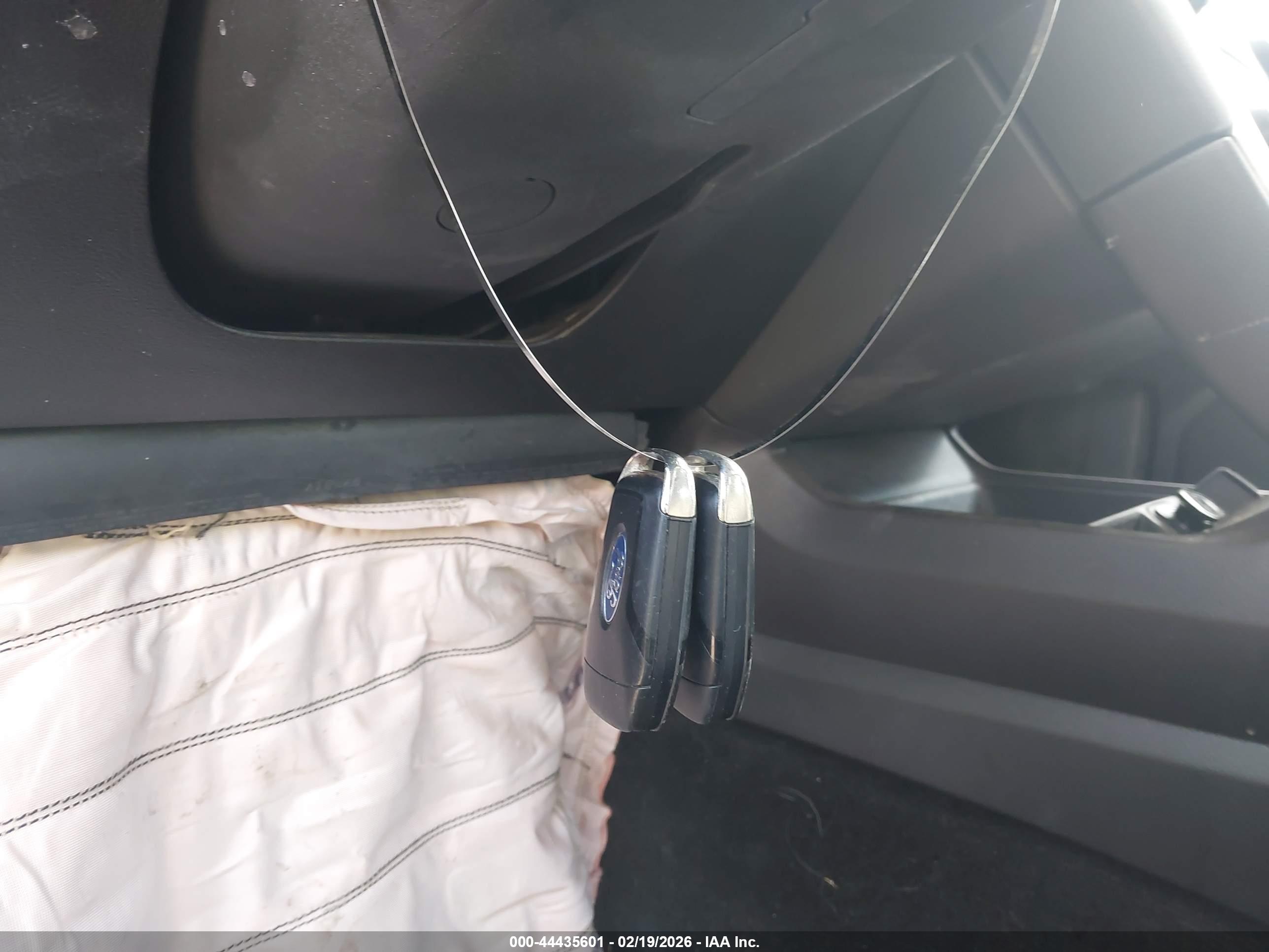 FORD FUSION image 11