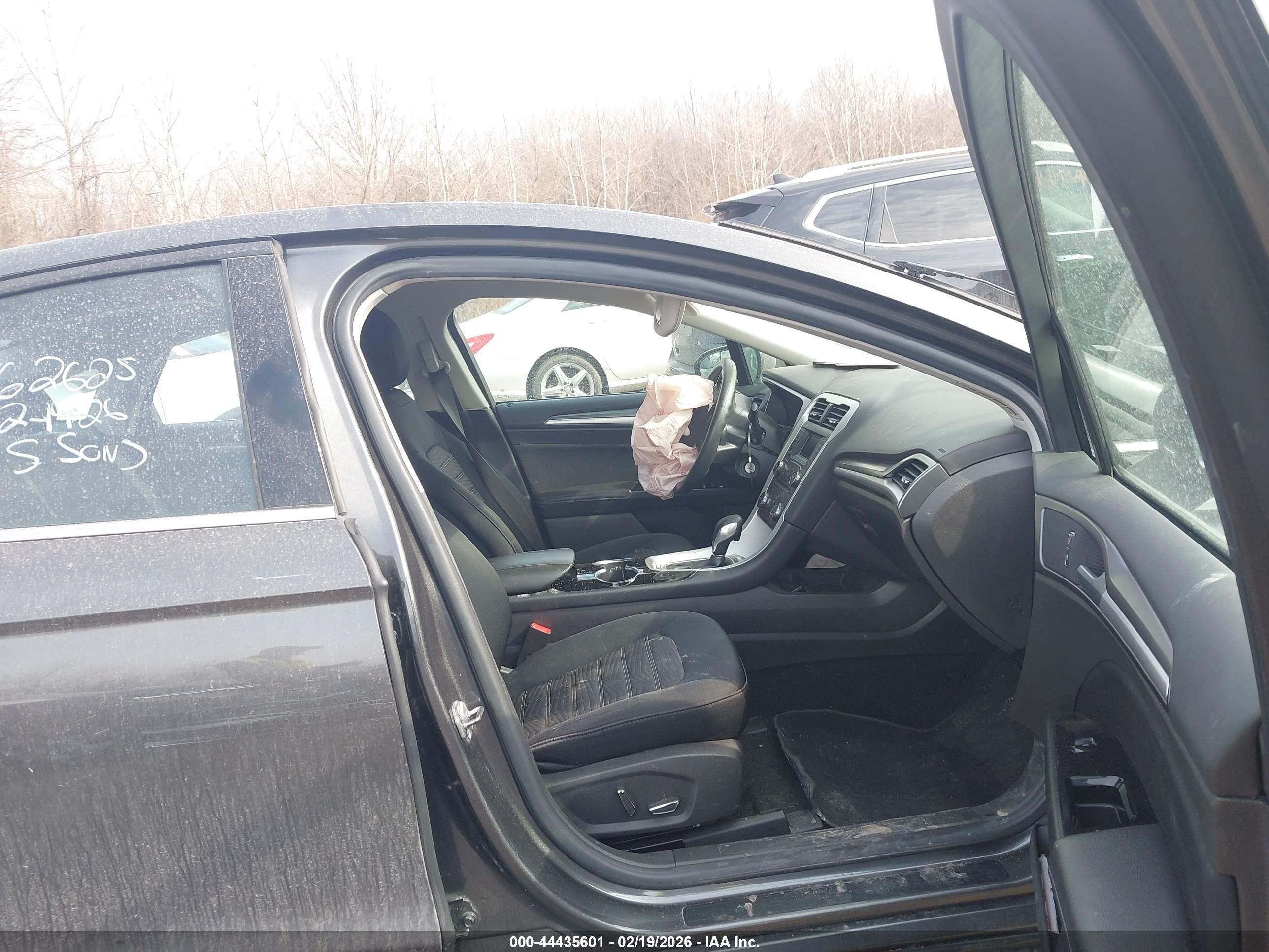 FORD FUSION image 5