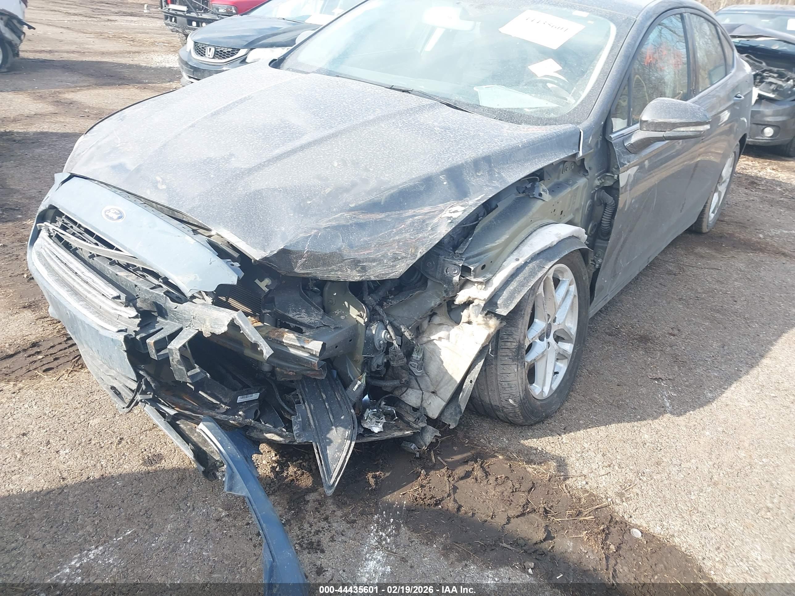 FORD FUSION image 6