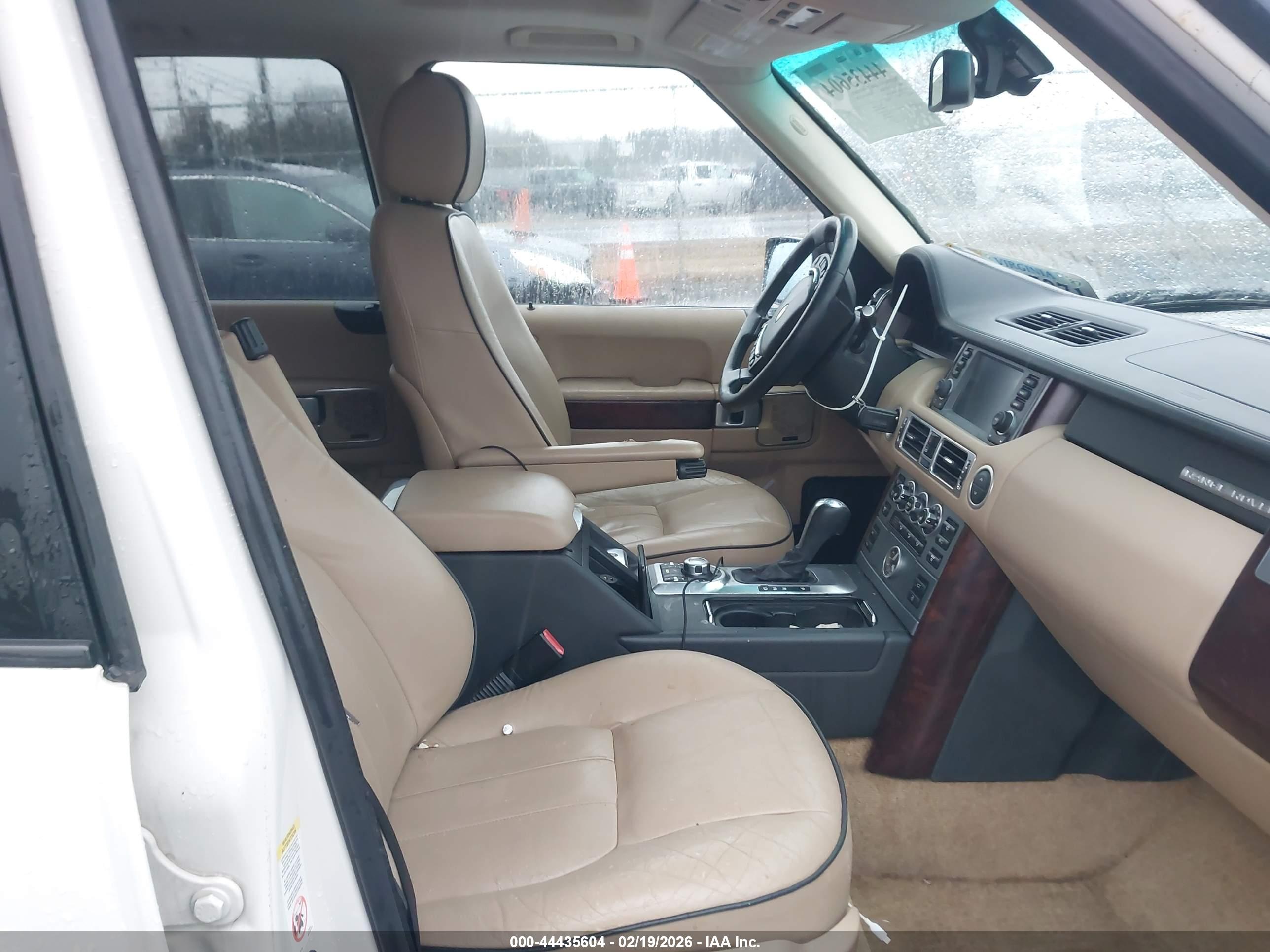 LAND ROVER image 5