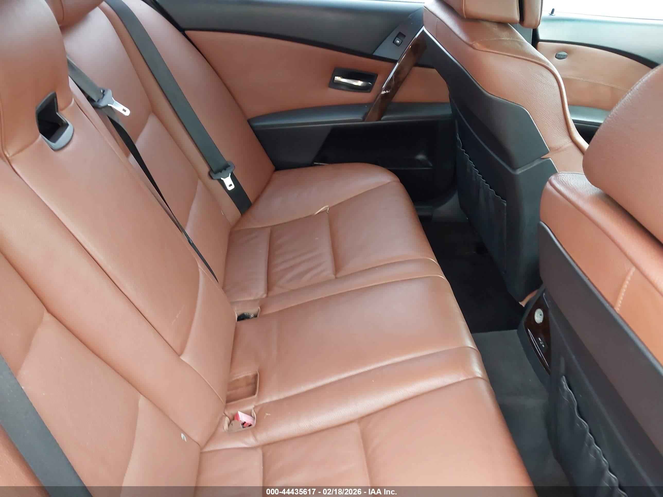 BMW 525I image 8