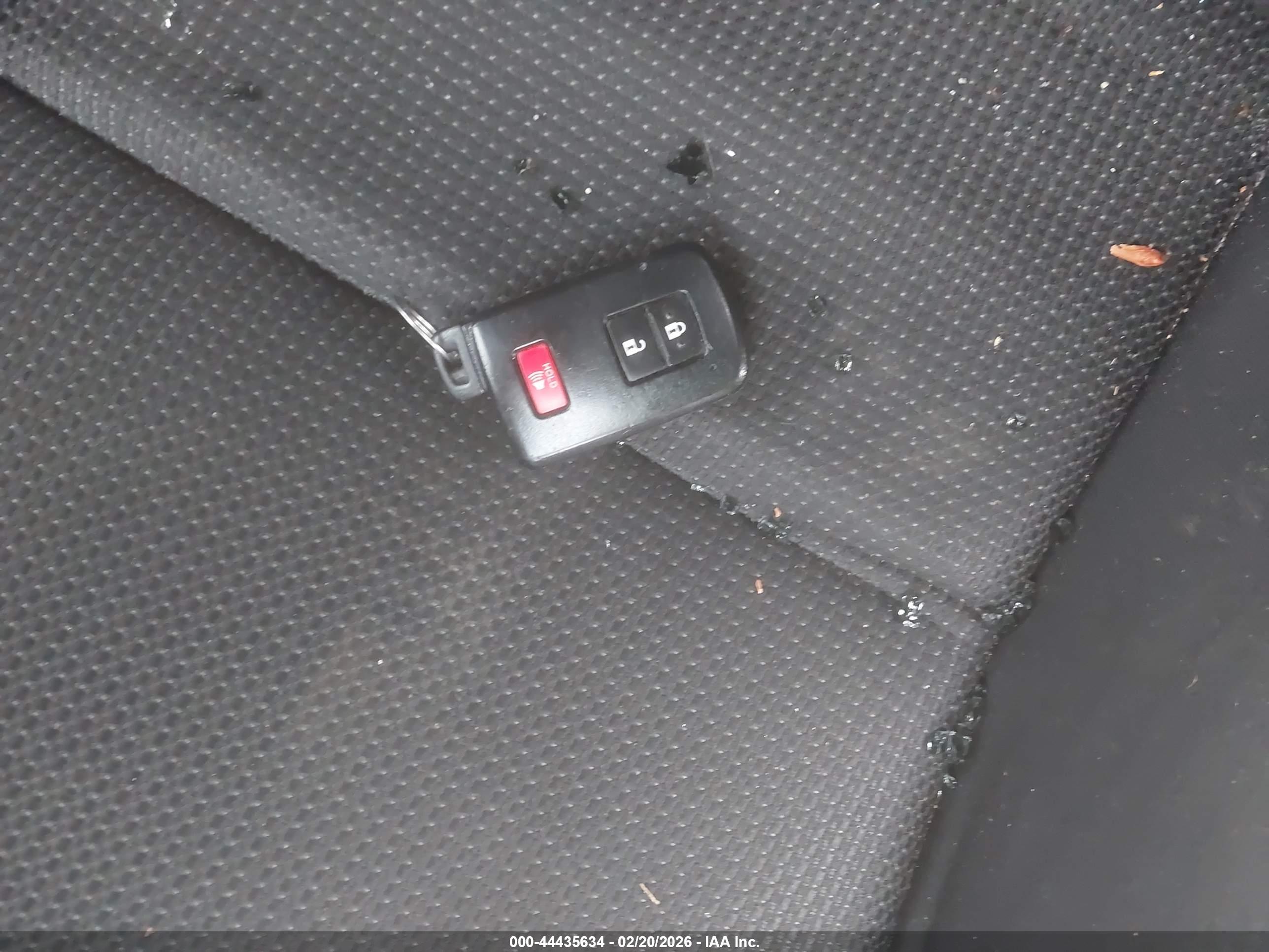 TOYOTA RAV4 image 11