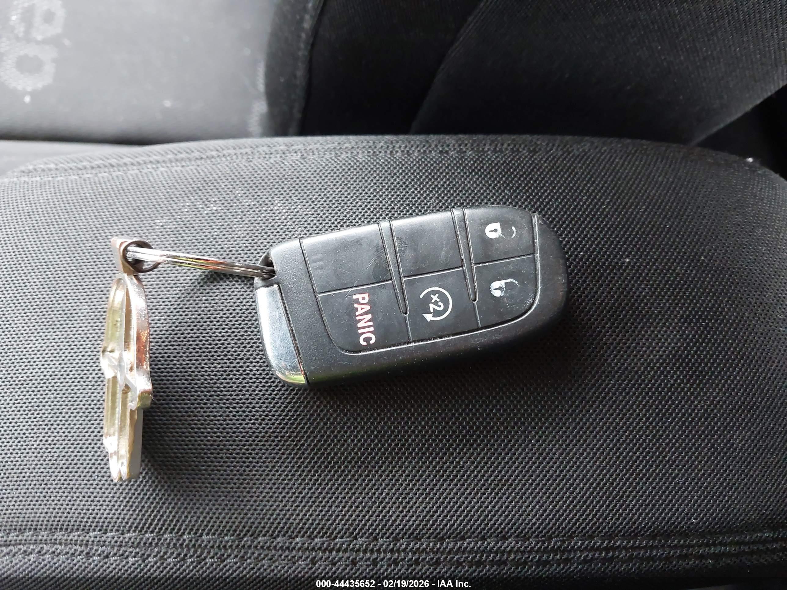 JEEP RENEGADE image 11