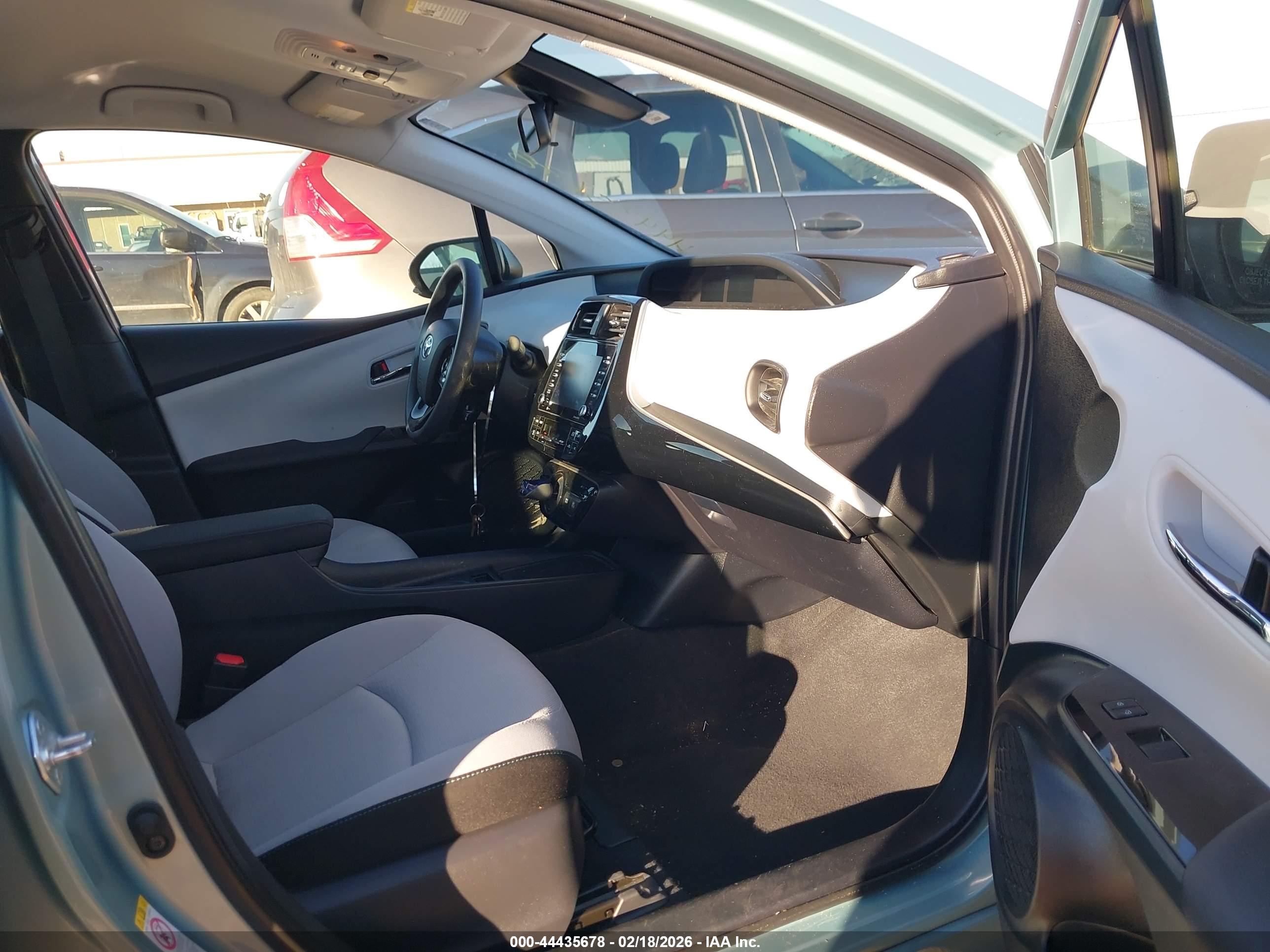 TOYOTA PRIUS image 5
